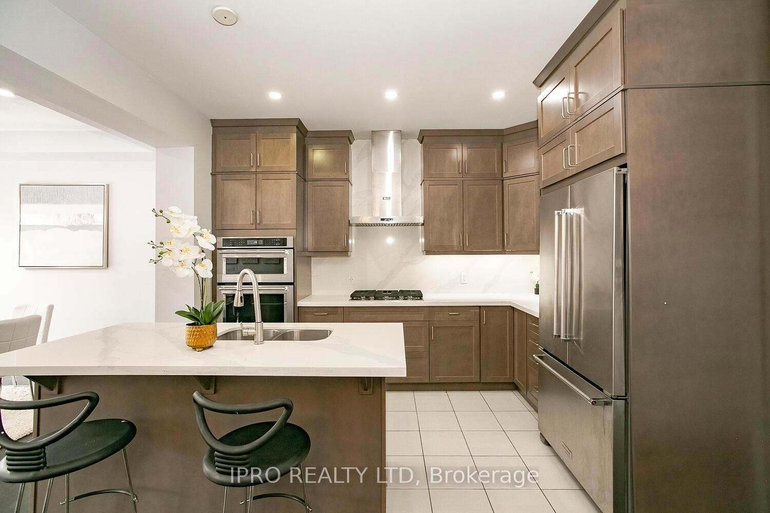 Photo 14 of 612 Kennedy Circle W, Milton, Cobban — HOMEH