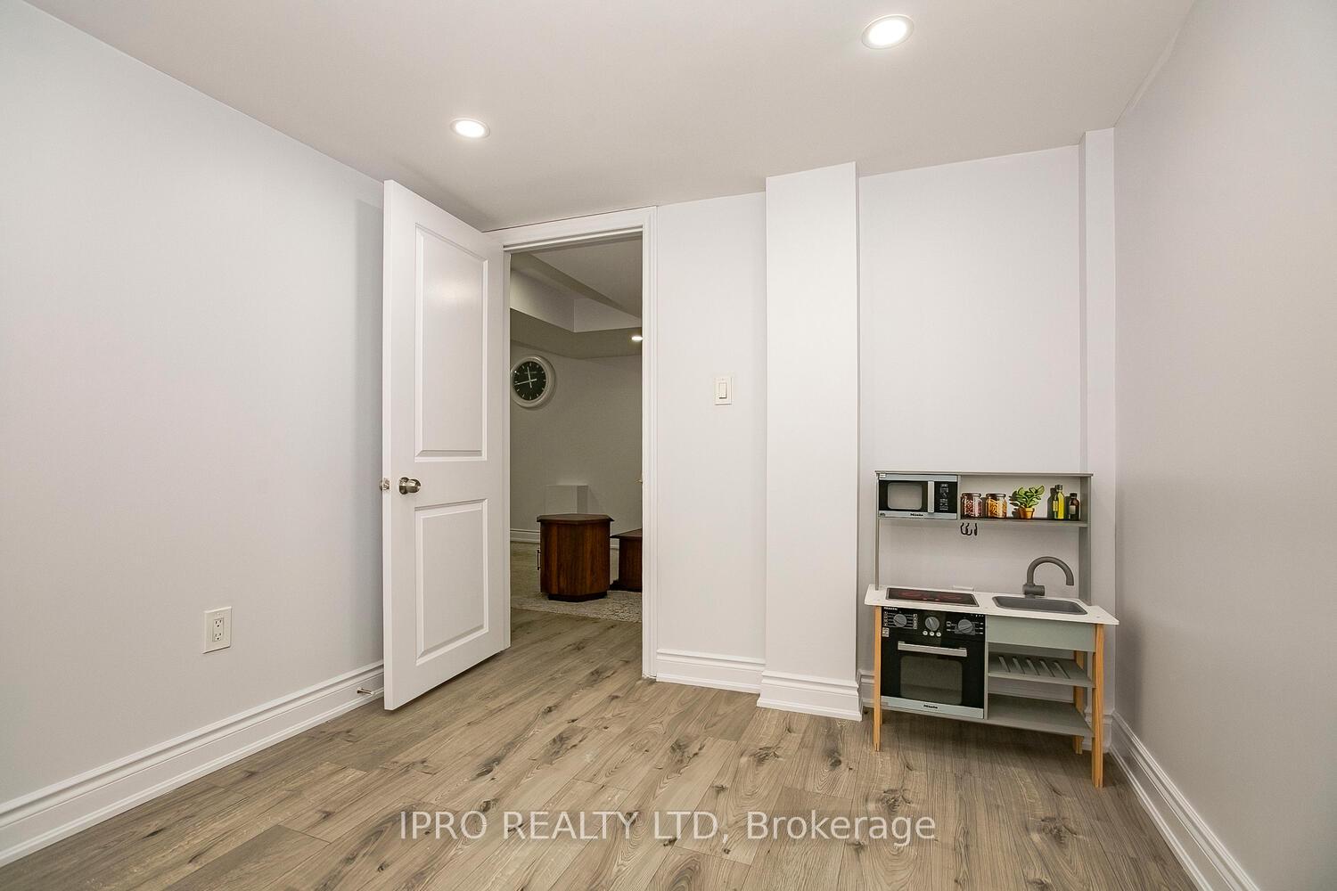Photo 46 of 612 Kennedy Circle W, Milton, Cobban — HOMEH