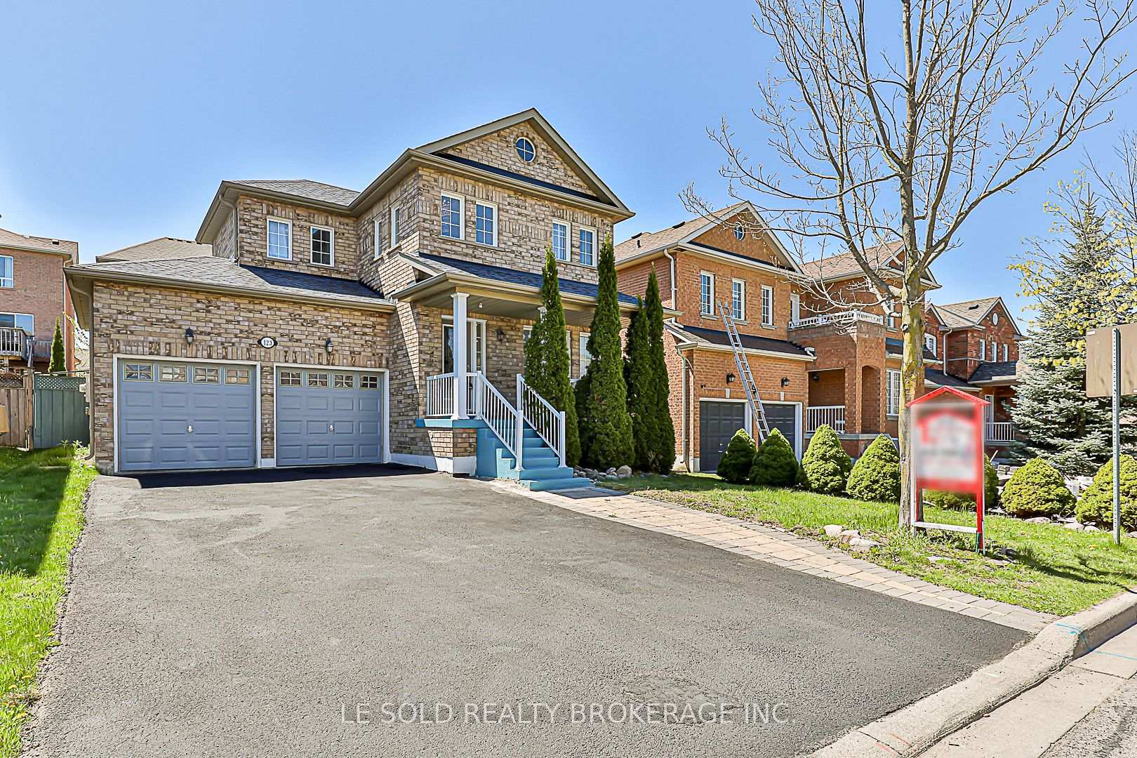 Photo 3 of 123 Flagstone Way, Newmarket, Woodland Hill — HOMEH