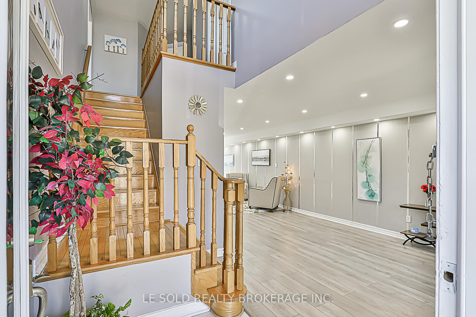 Photo 4 of 123 Flagstone Way, Newmarket, Woodland Hill — HOMEH