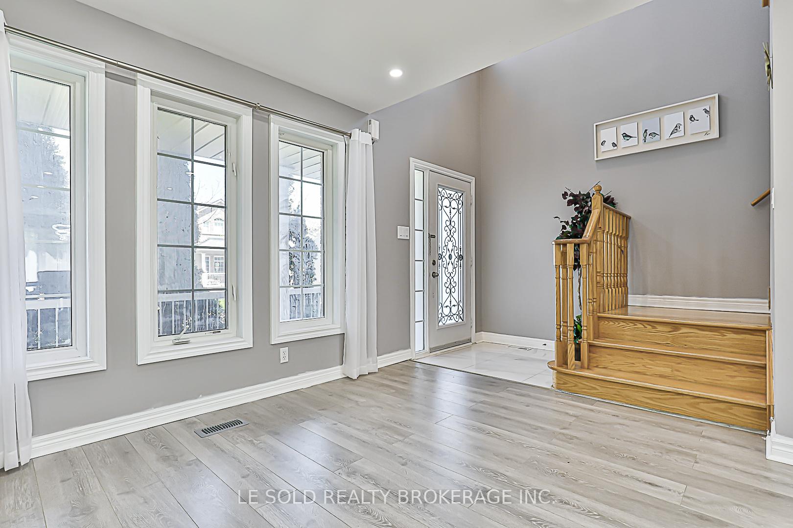 Photo 5 of 123 Flagstone Way, Newmarket, Woodland Hill — HOMEH