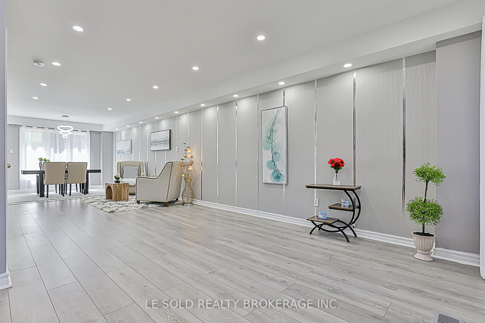 Photo 6 of 123 Flagstone Way, Newmarket, Woodland Hill — HOMEH