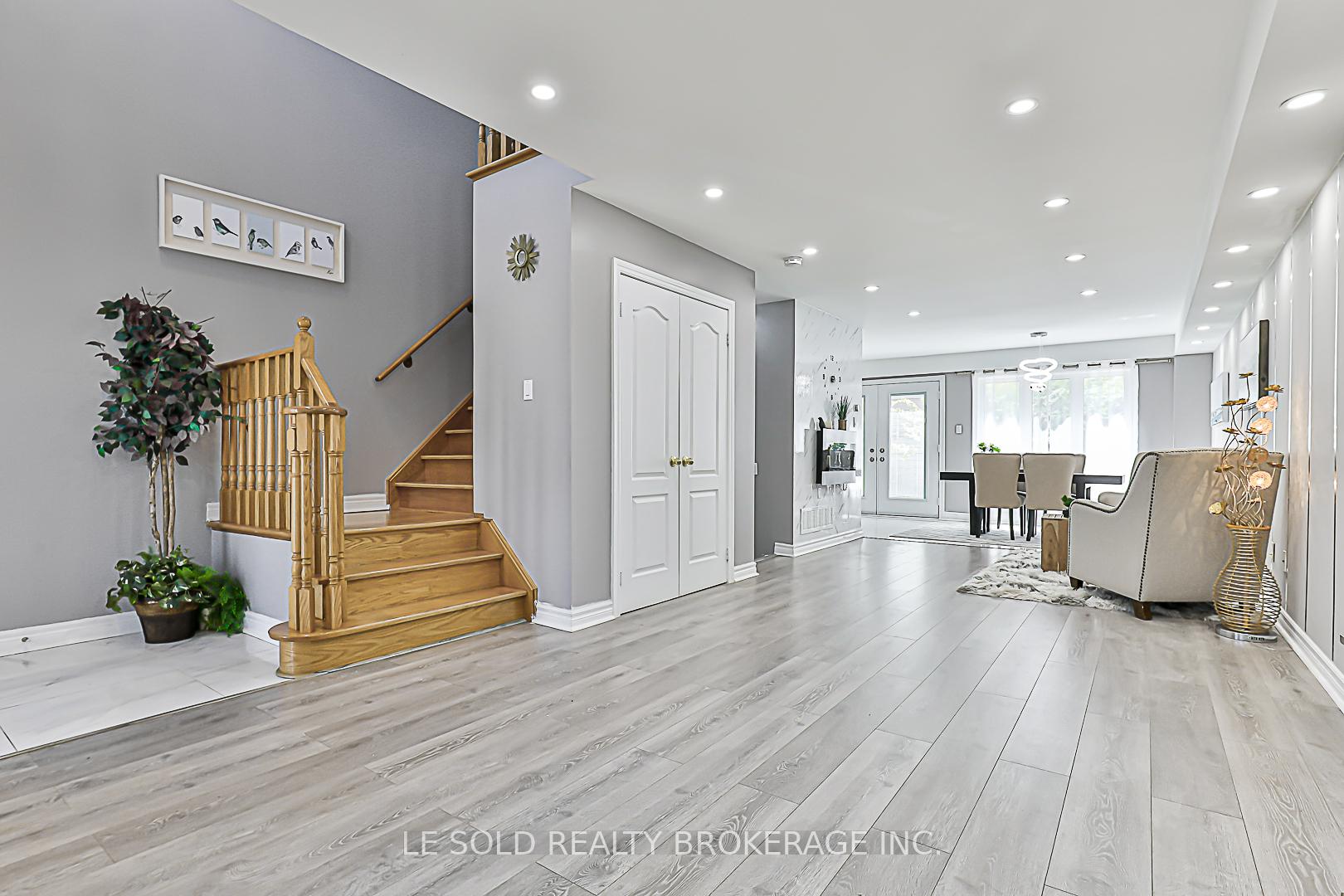 Photo 7 of 123 Flagstone Way, Newmarket, Woodland Hill — HOMEH