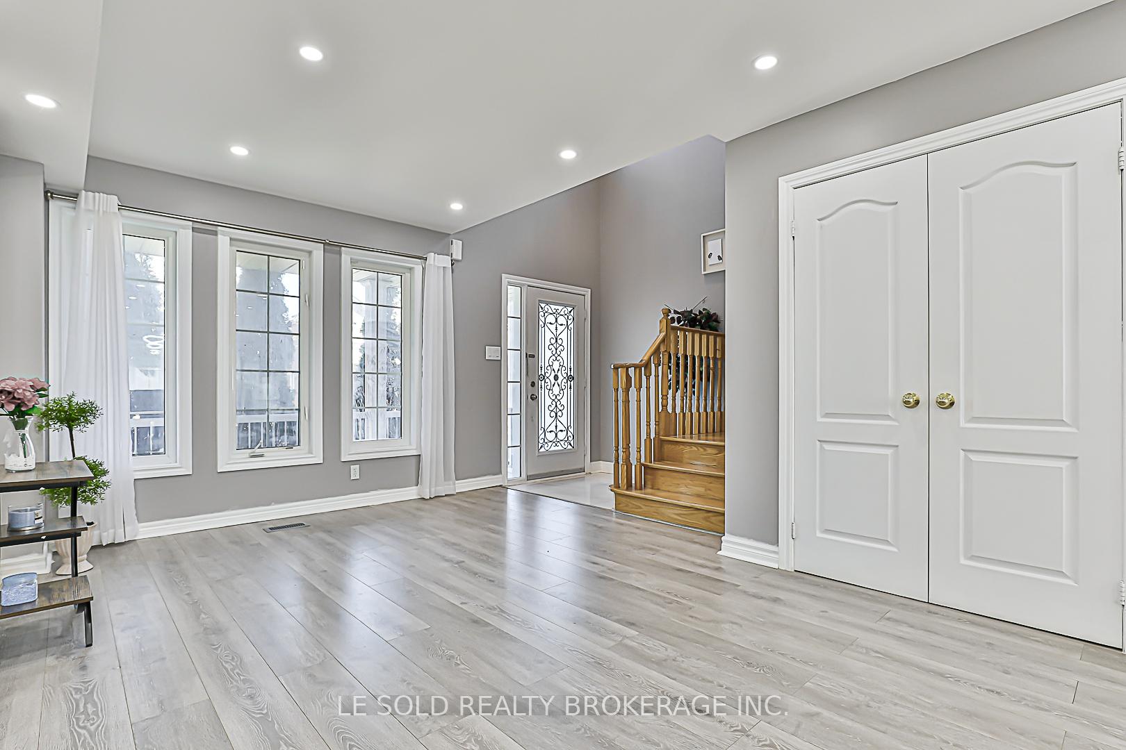 Photo 9 of 123 Flagstone Way, Newmarket, Woodland Hill — HOMEH
