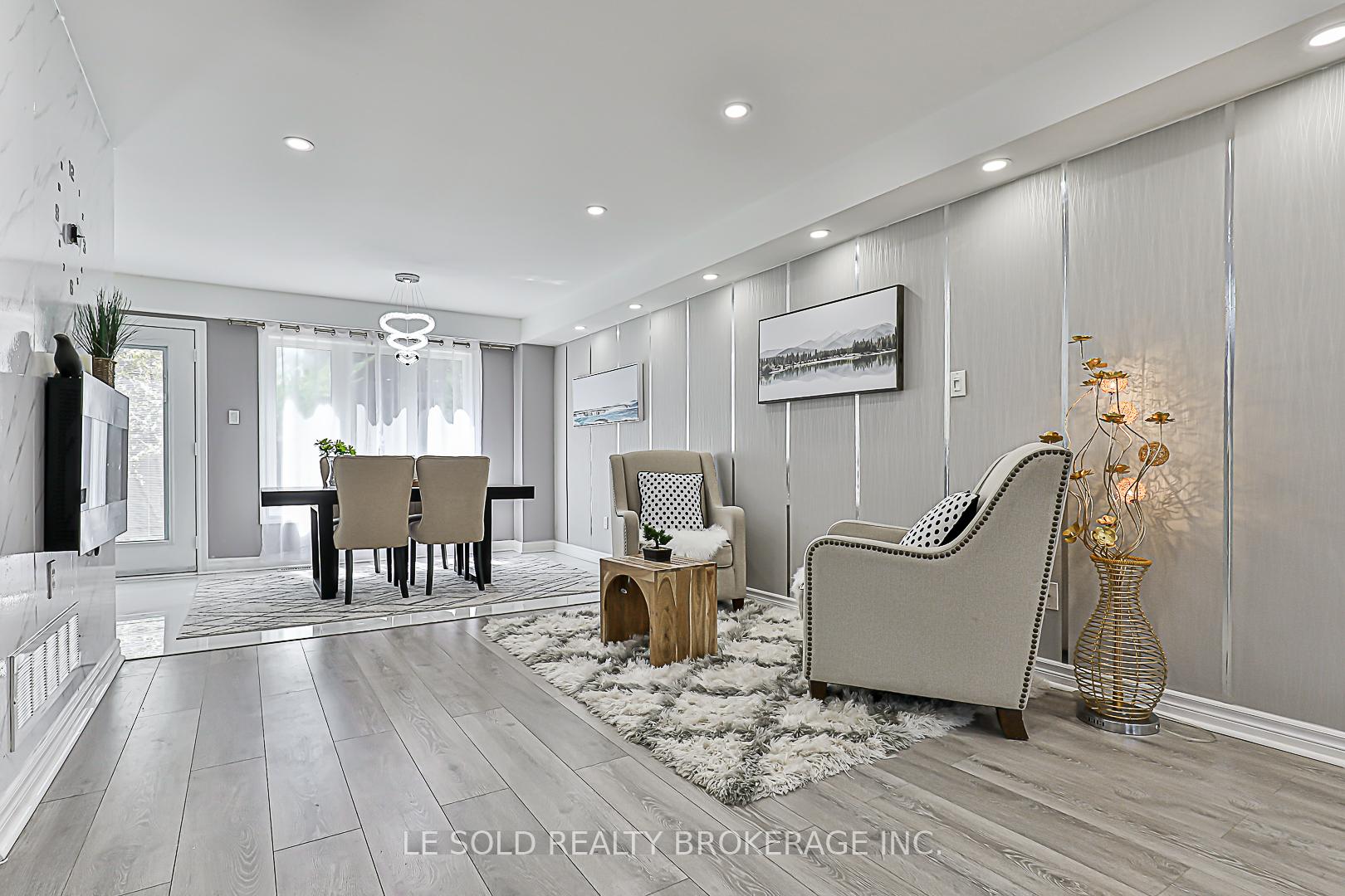 Photo 10 of 123 Flagstone Way, Newmarket, Woodland Hill — HOMEH