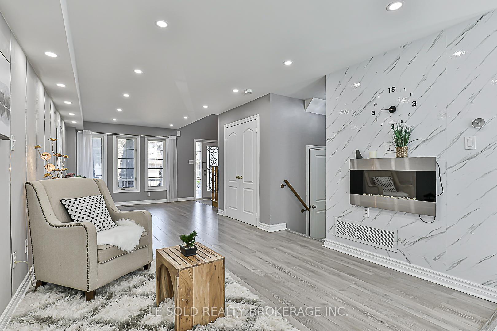 Photo 11 of 123 Flagstone Way, Newmarket, Woodland Hill — HOMEH