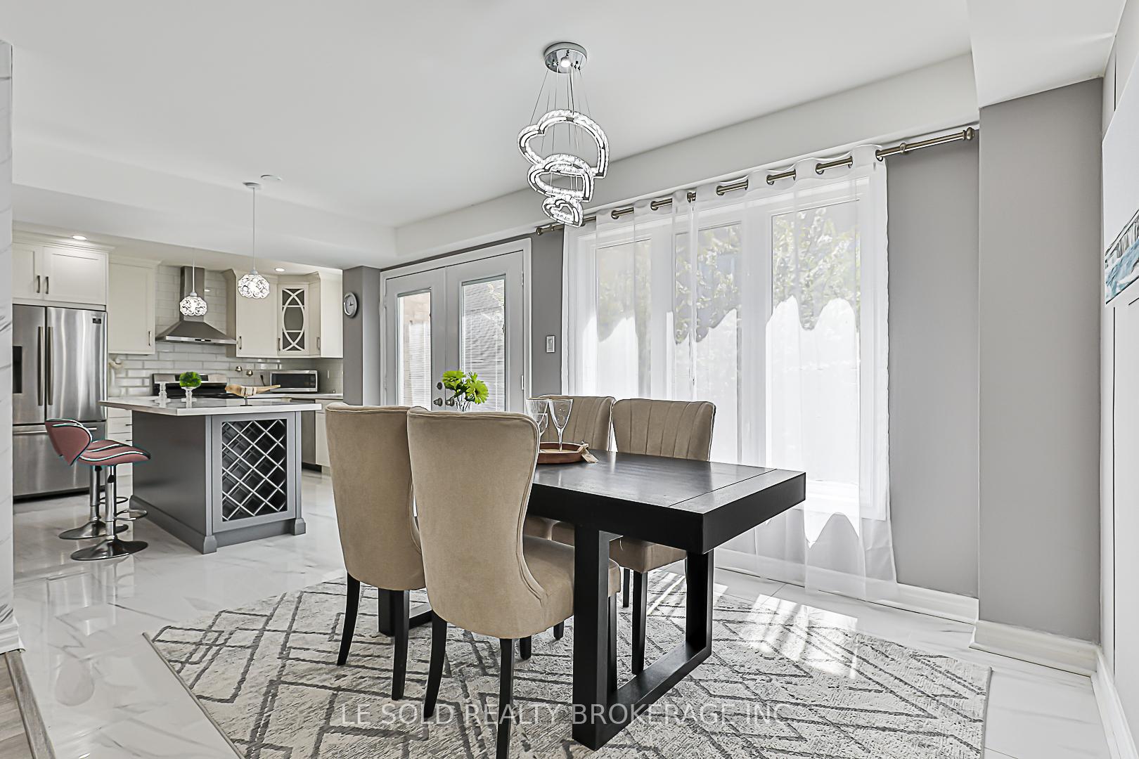 Photo 12 of 123 Flagstone Way, Newmarket, Woodland Hill — HOMEH