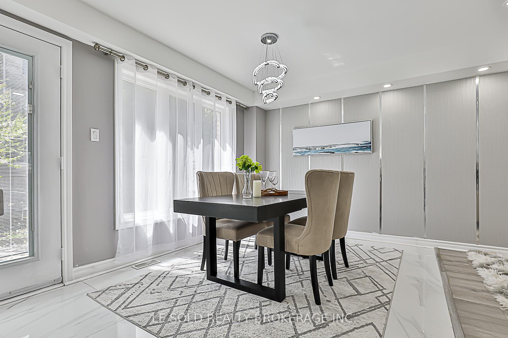 Photo 13 of 123 Flagstone Way, Newmarket, Woodland Hill — HOMEH