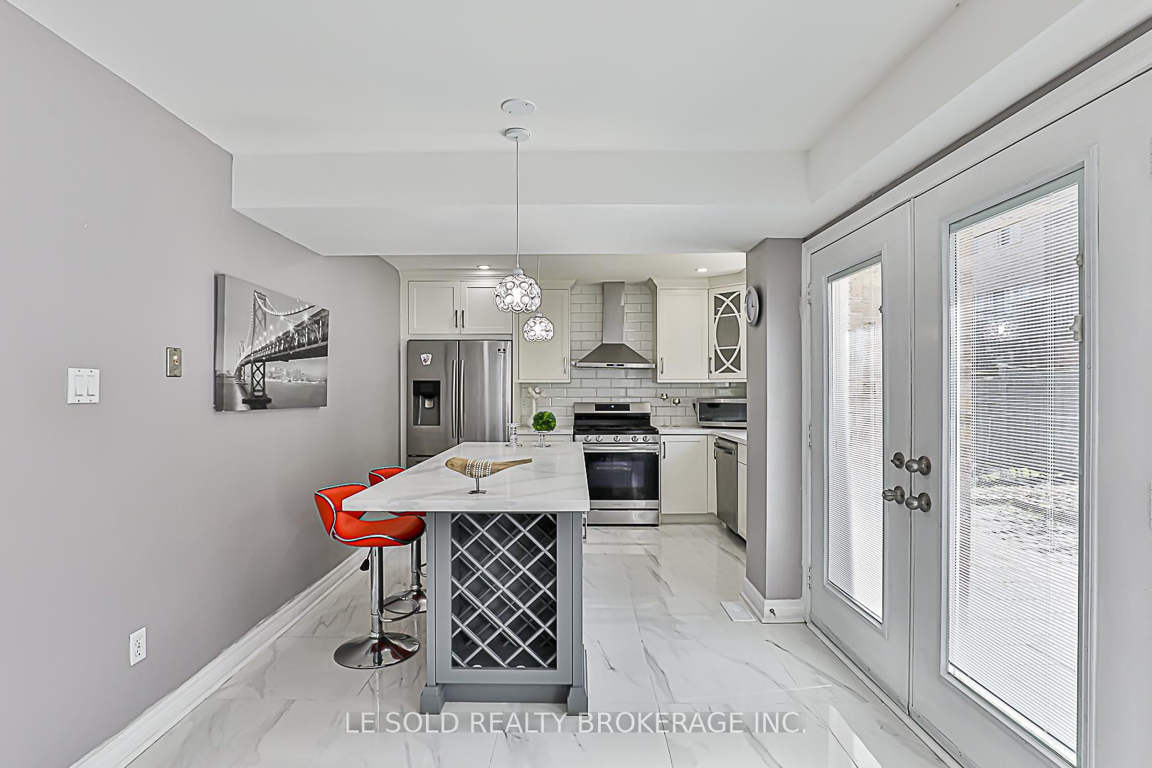 Photo 14 of 123 Flagstone Way, Newmarket, Woodland Hill — HOMEH
