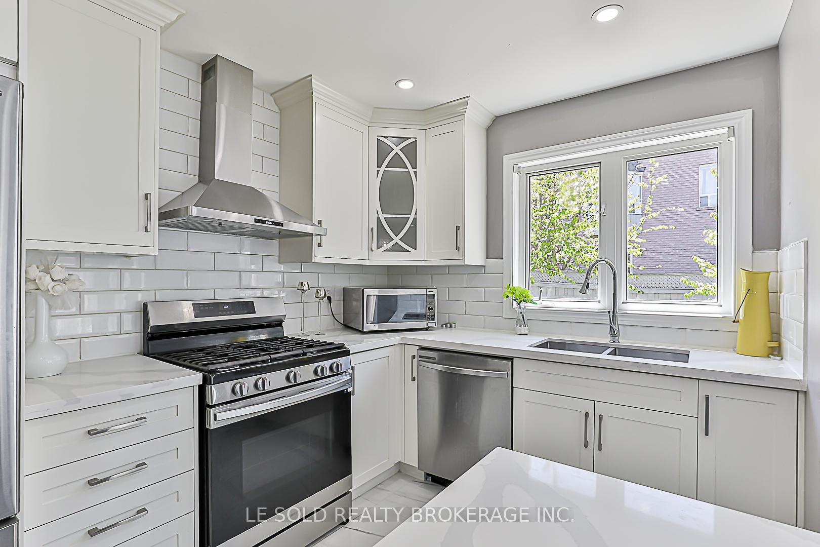 Photo 16 of 123 Flagstone Way, Newmarket, Woodland Hill — HOMEH