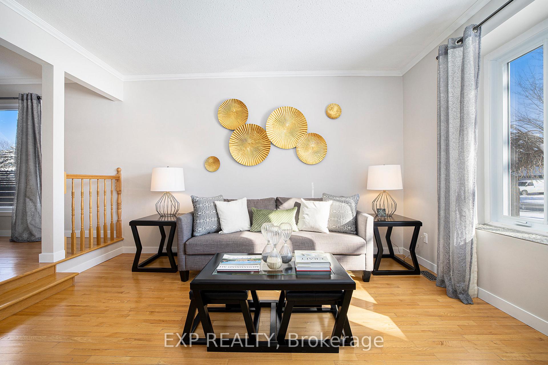 Photo 3 of 1674 Meadowview Crescent, Ottawa, Convent Glen South — HOMEH