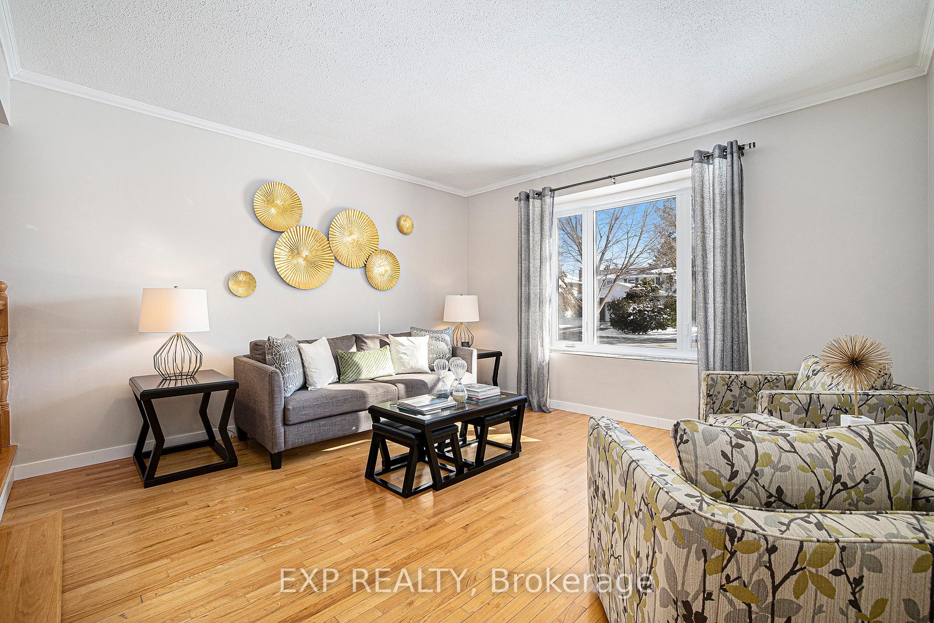 Photo 4 of 1674 Meadowview Crescent, Ottawa, Convent Glen South — HOMEH