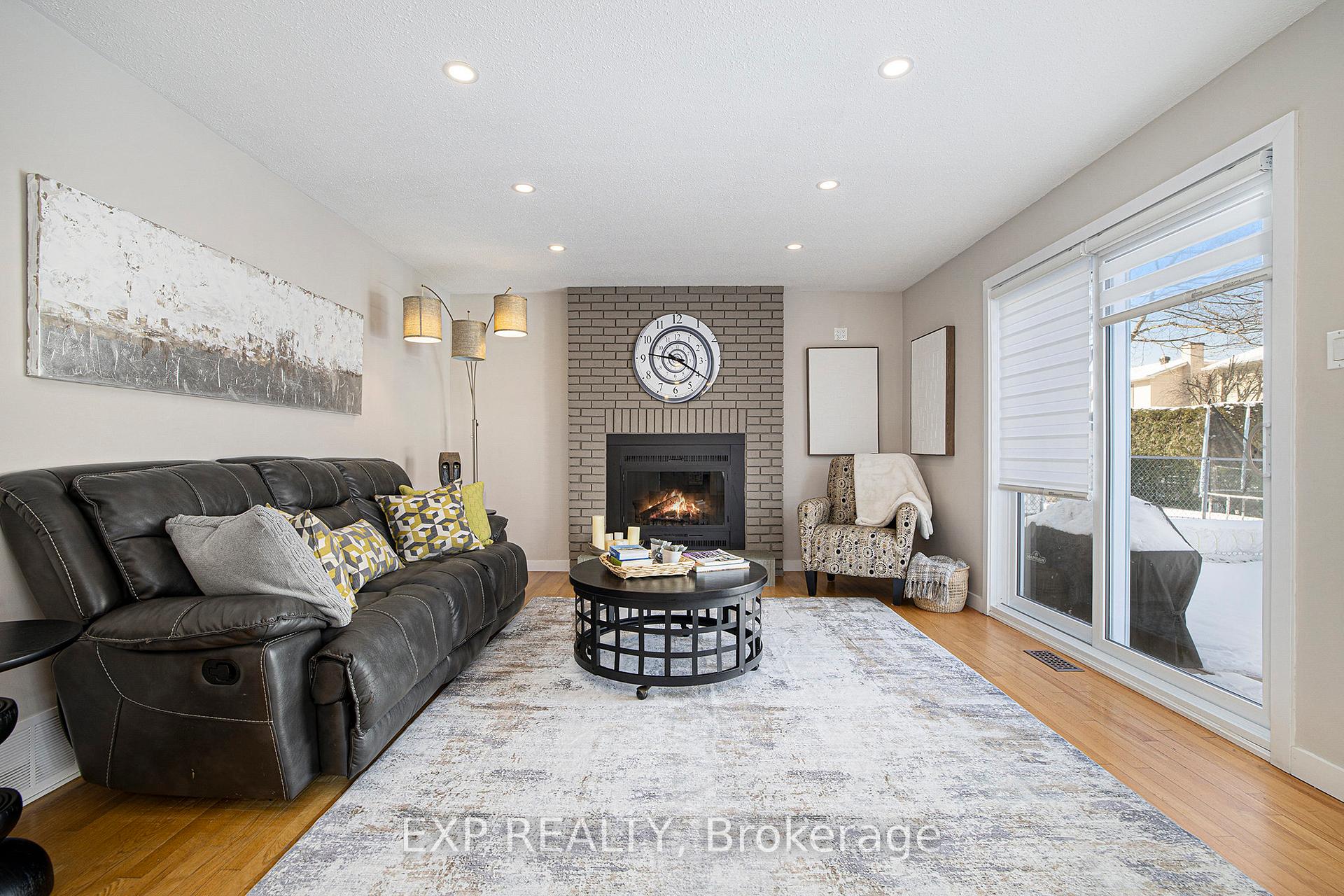 Photo 12 of 1674 Meadowview Crescent, Ottawa, Convent Glen South — HOMEH