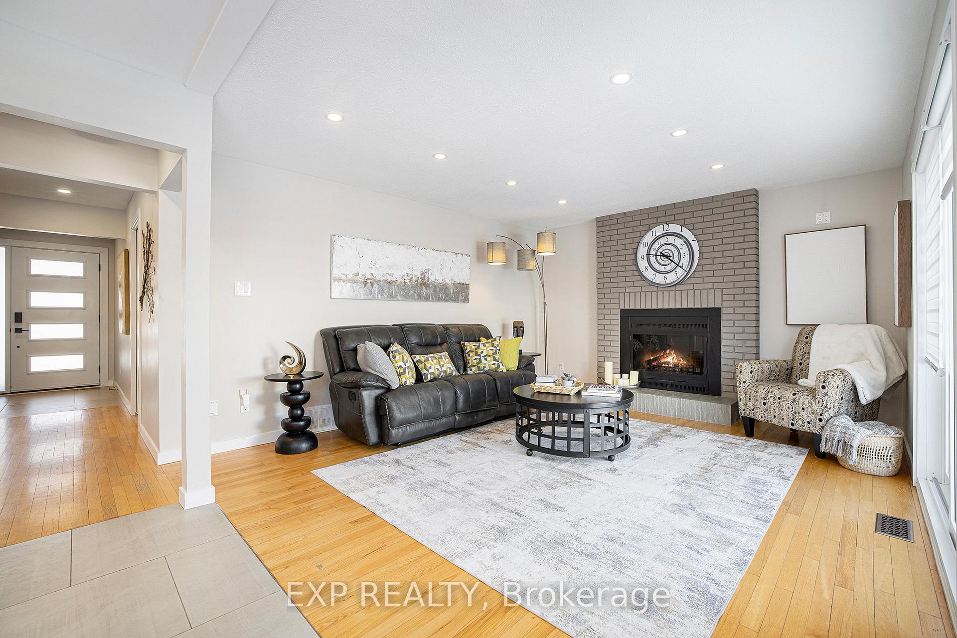 Photo 13 of 1674 Meadowview Crescent, Ottawa, Convent Glen South — HOMEH