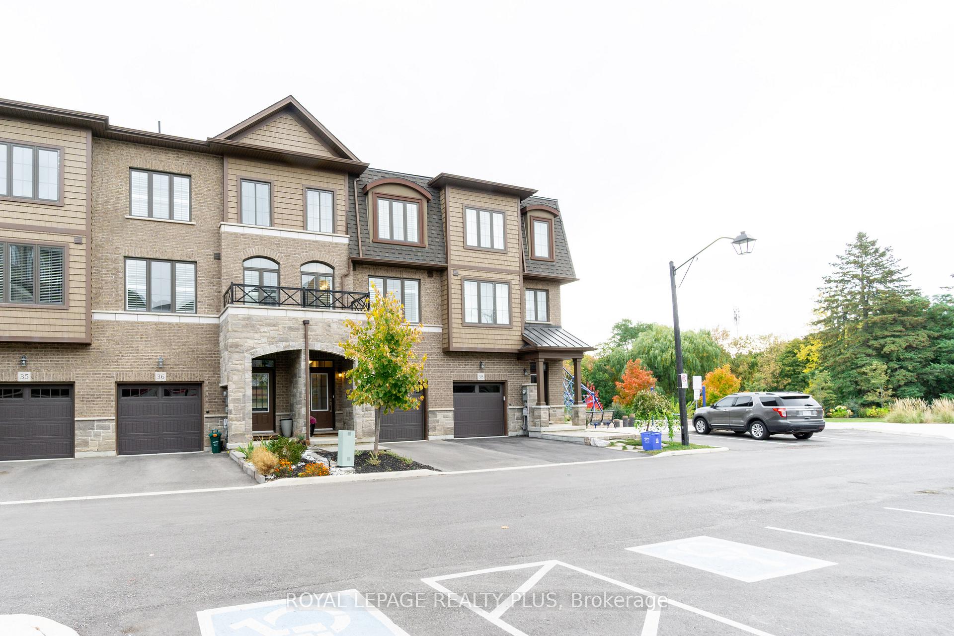 Front of Unit 37, 445 Ontario Street S