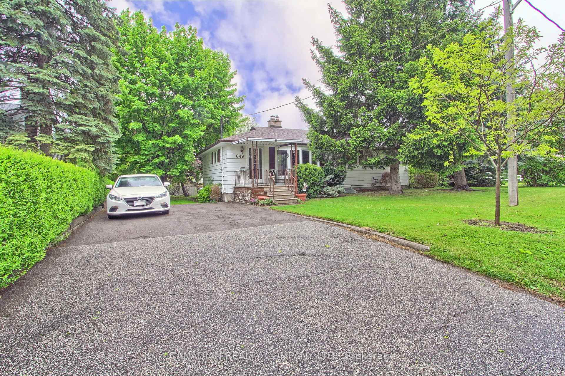Photo 2 of 649 Queen's Crescent, Newmarket, Gorham-College Manor — HOMEH