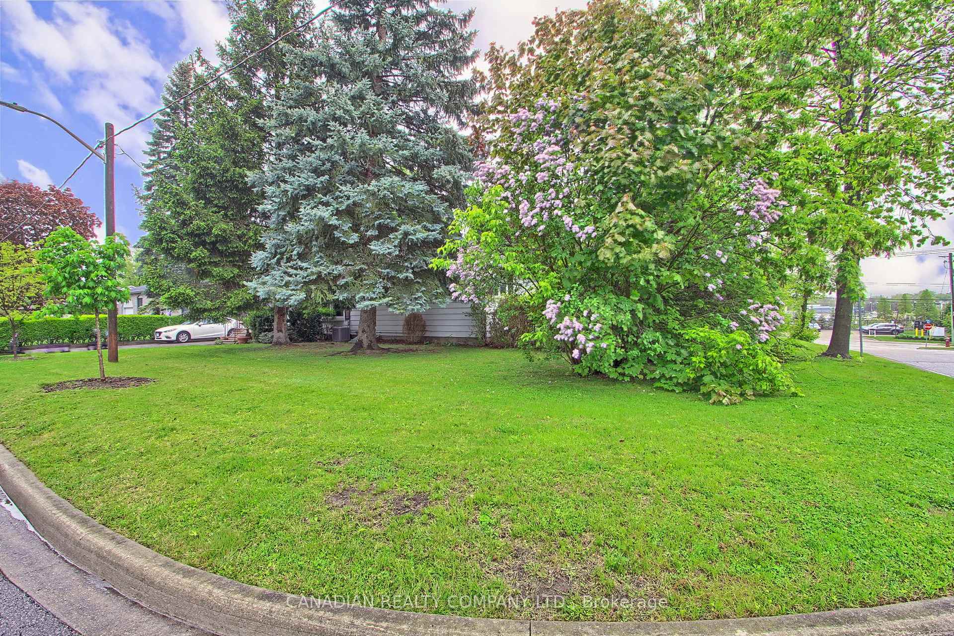 Photo 3 of 649 Queen's Crescent, Newmarket, Gorham-College Manor — HOMEH