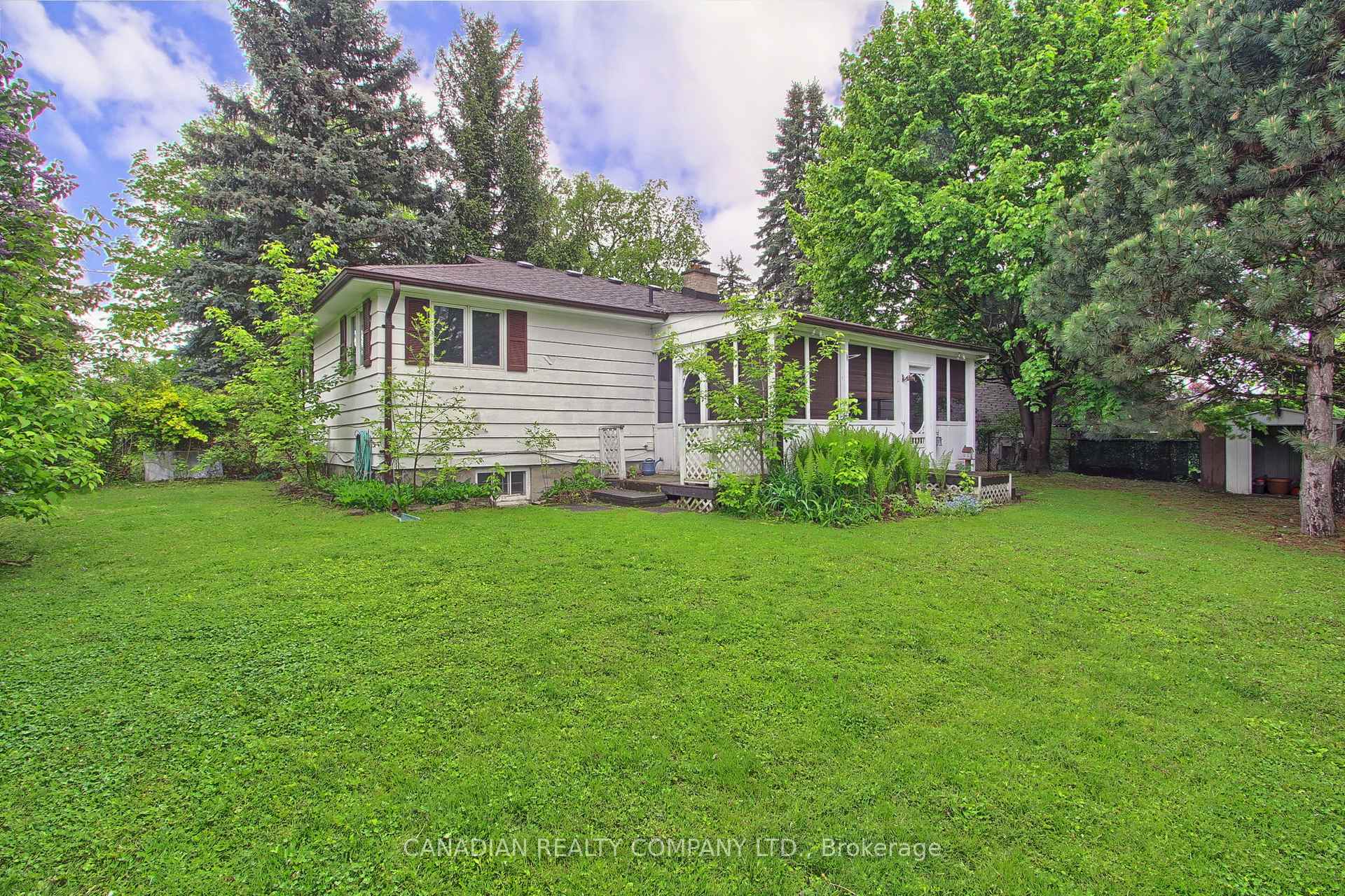 Photo 4 of 649 Queen's Crescent, Newmarket, Gorham-College Manor — HOMEH