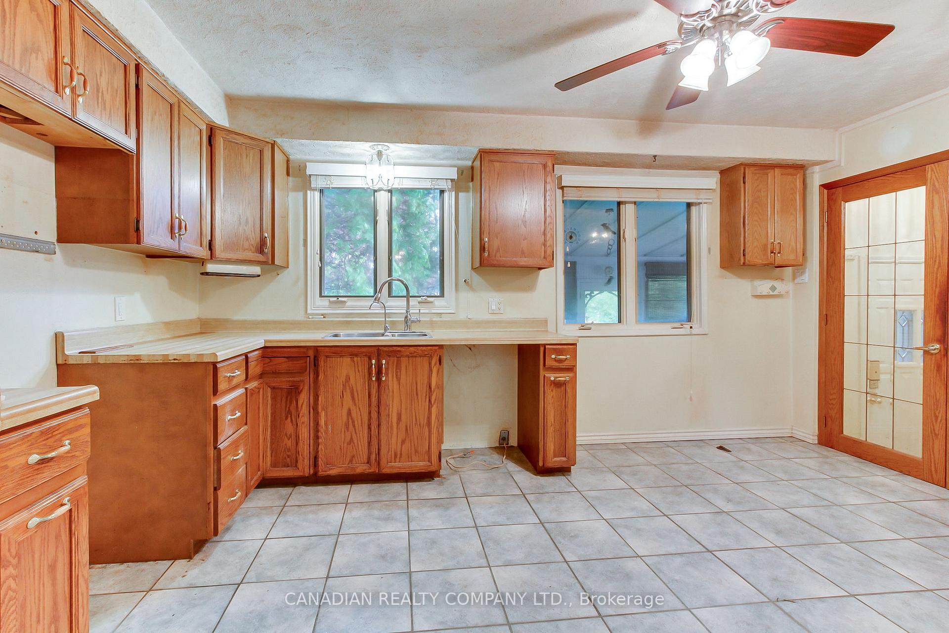 Photo 6 of 649 Queen's Crescent, Newmarket, Gorham-College Manor — HOMEH