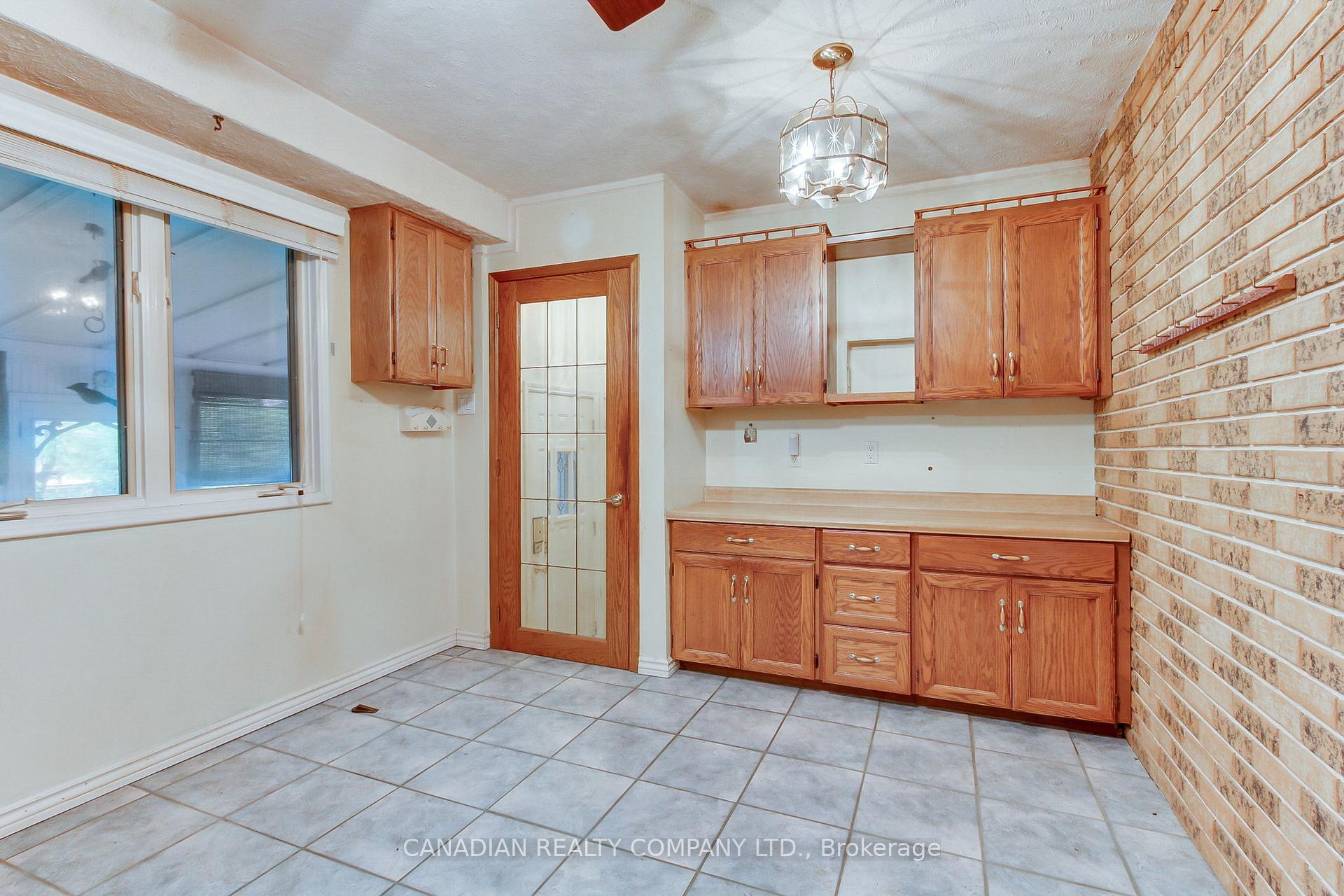 Photo 7 of 649 Queen's Crescent, Newmarket, Gorham-College Manor — HOMEH