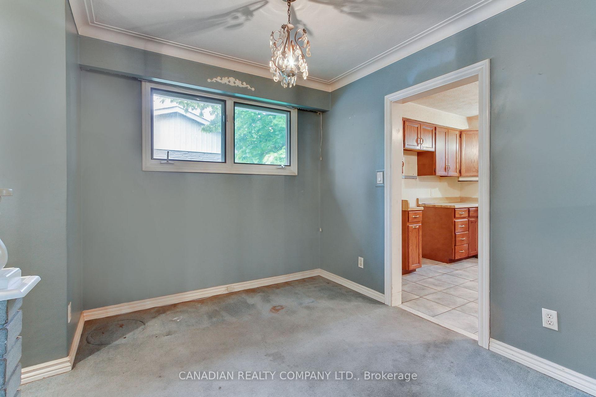 Photo 8 of 649 Queen's Crescent, Newmarket, Gorham-College Manor — HOMEH