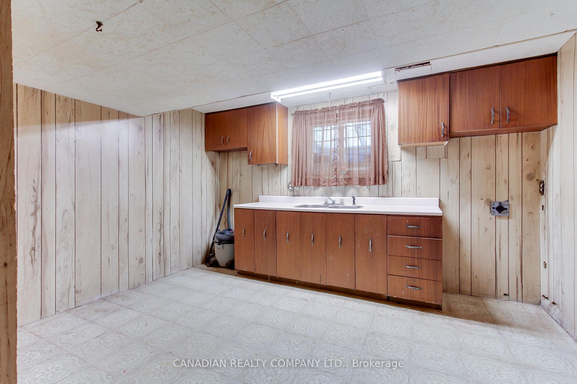 Photo 16 of 649 Queen's Crescent, Newmarket, Gorham-College Manor — HOMEH