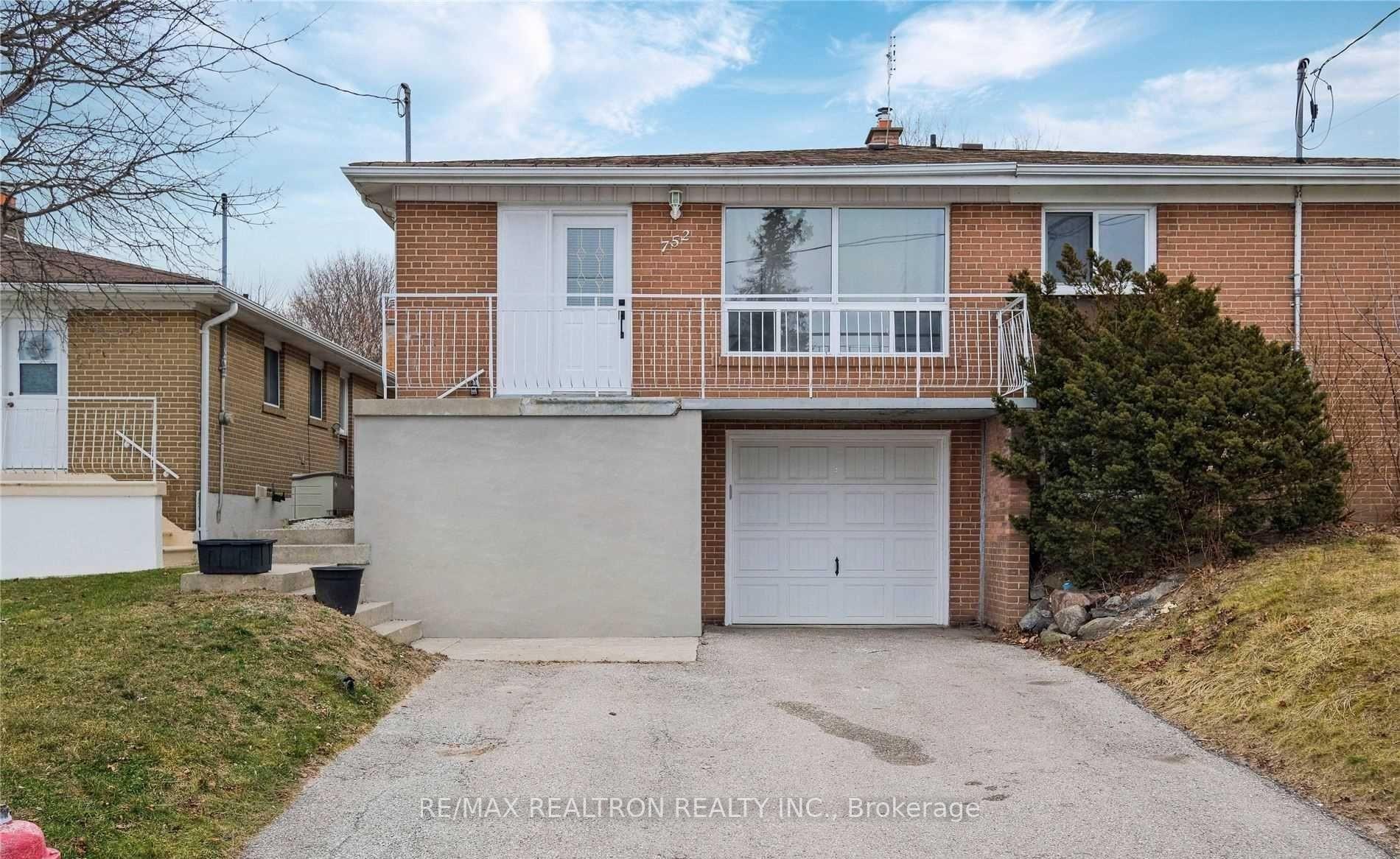 Front of Unit Main Fl, 752 Sunnypoint Drive