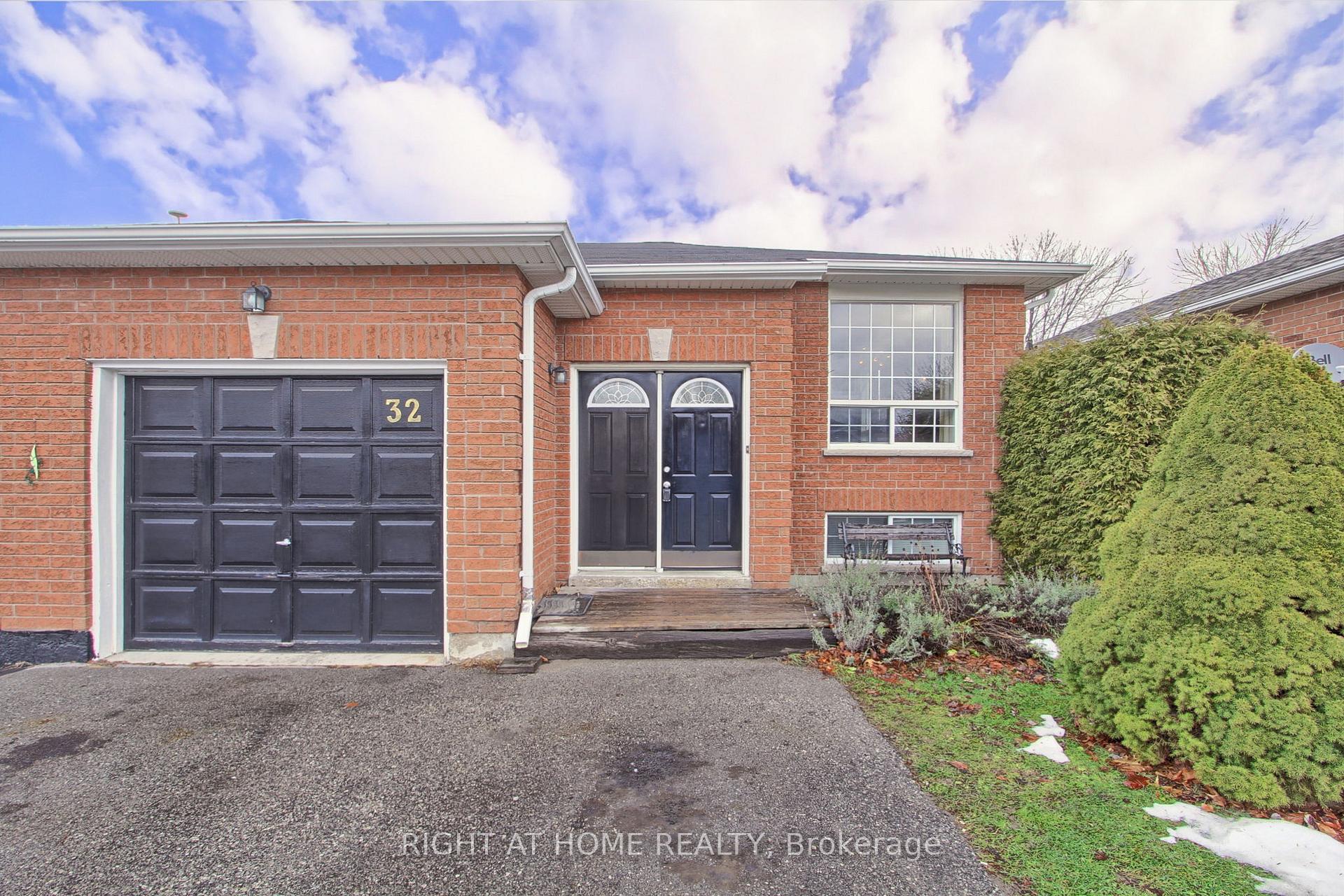 Photo 1 of 32 Kate Aitken Crescent, New Tecumseth, Beeton — HOMEH