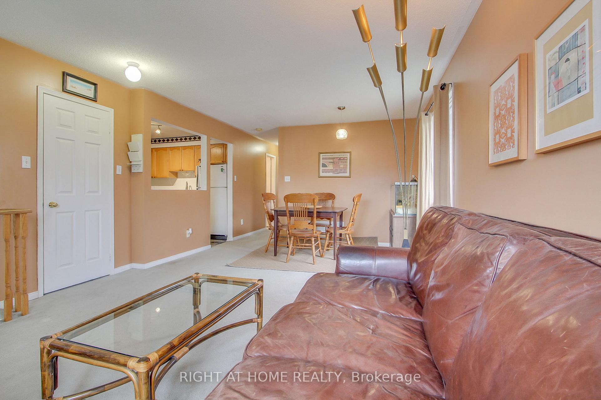 Photo 7 of 32 Kate Aitken Crescent, New Tecumseth, Beeton — HOMEH