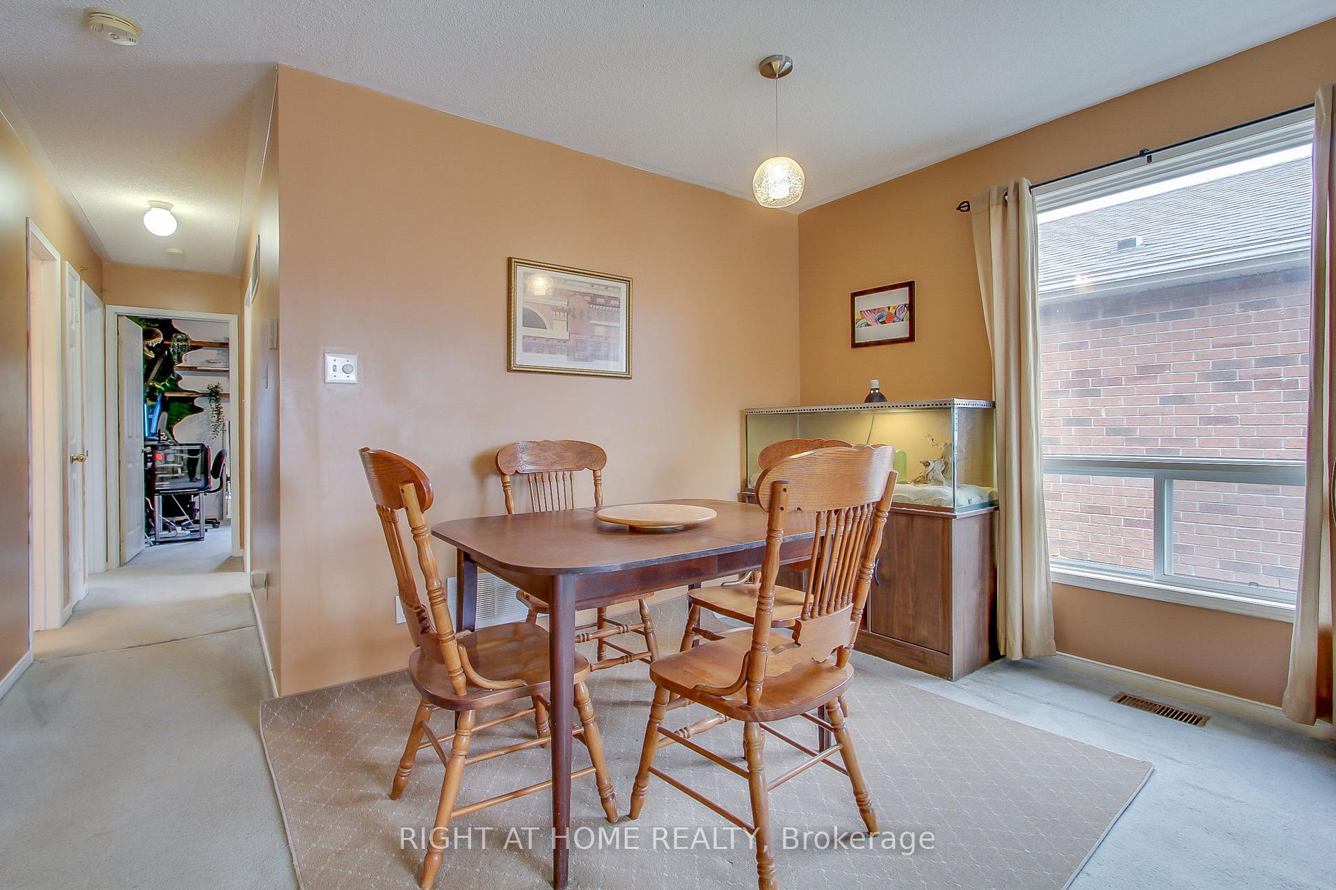 Photo 8 of 32 Kate Aitken Crescent, New Tecumseth, Beeton — HOMEH