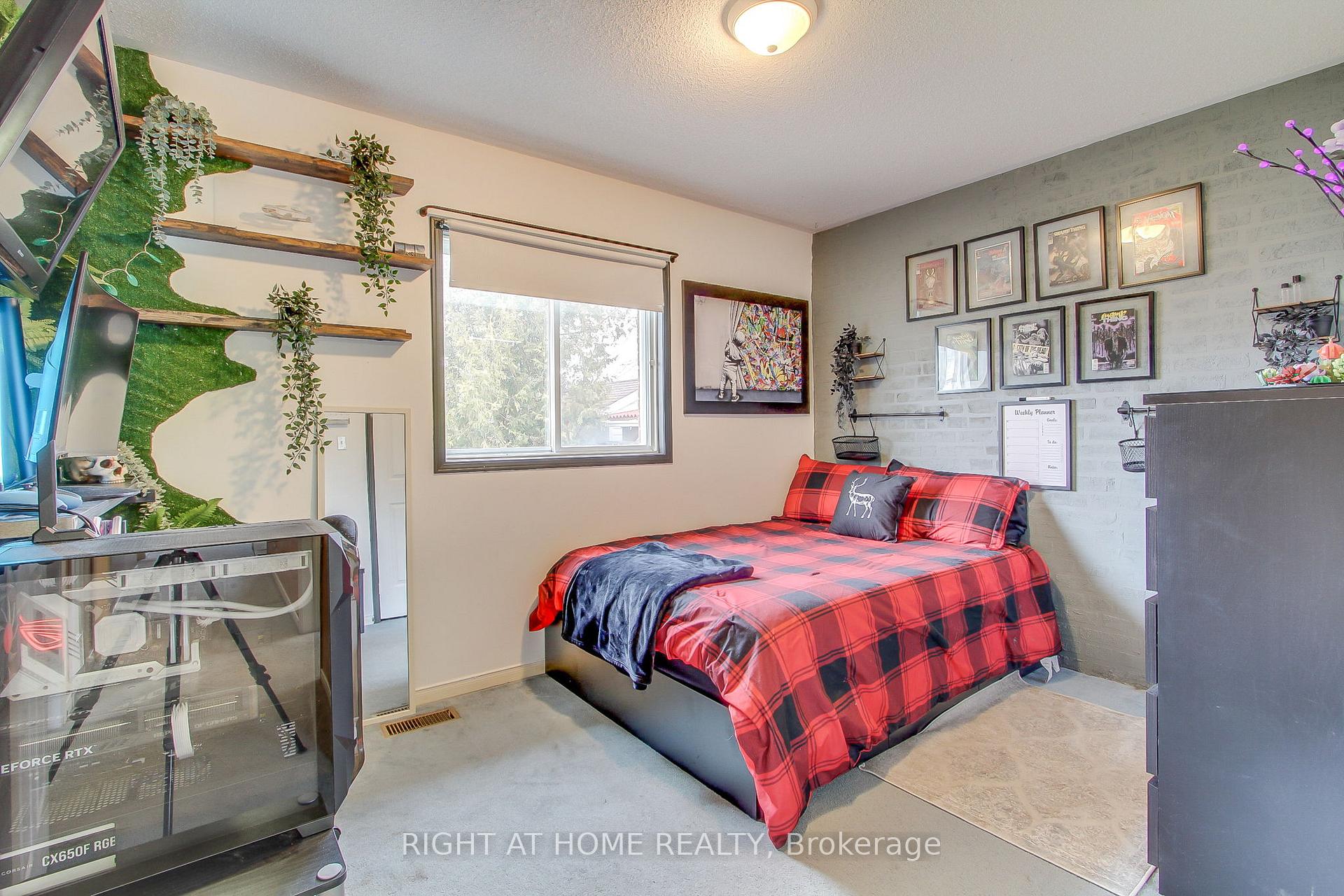 Photo 15 of 32 Kate Aitken Crescent, New Tecumseth, Beeton — HOMEH