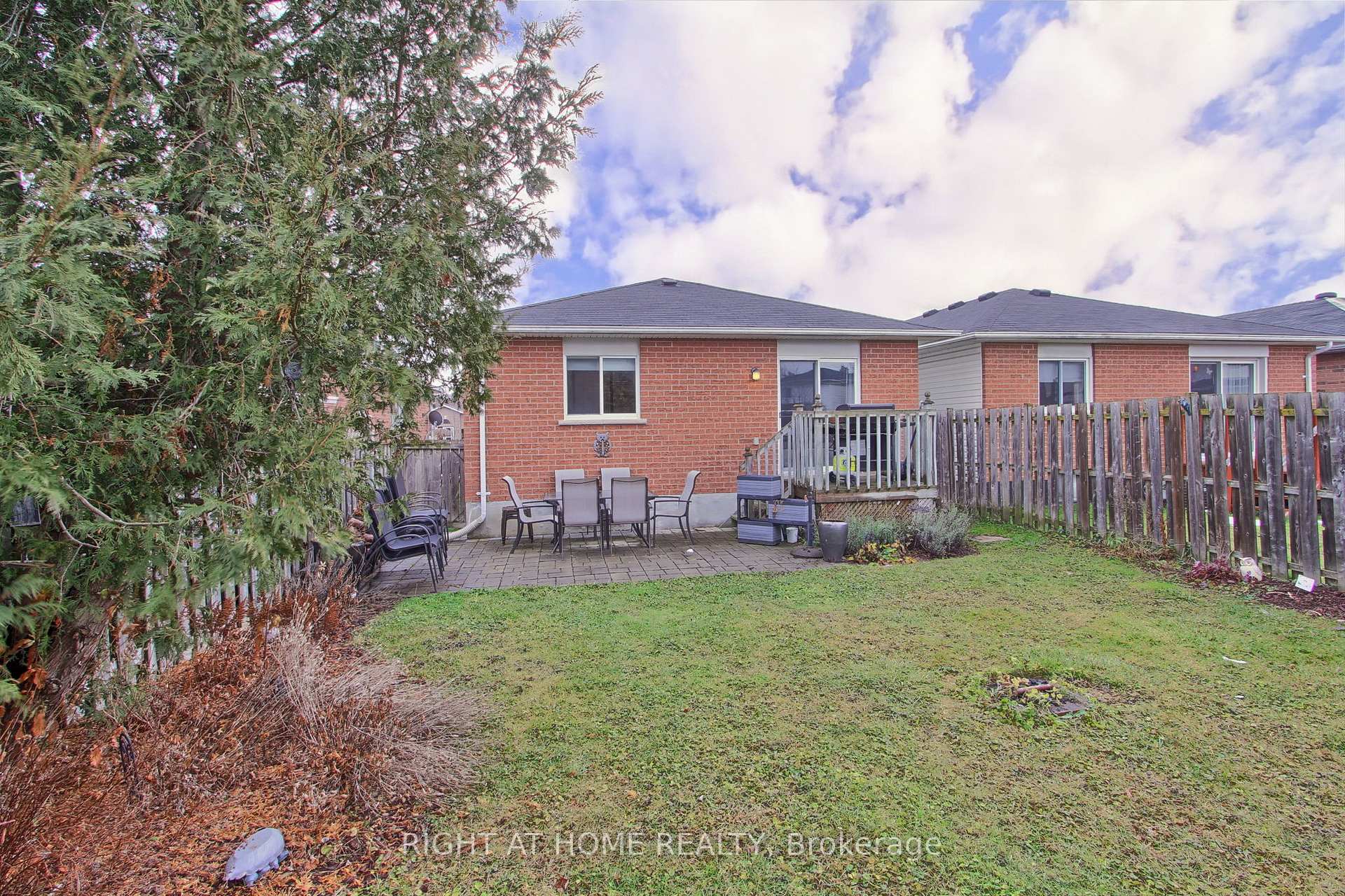 Photo 21 of 32 Kate Aitken Crescent, New Tecumseth, Beeton — HOMEH