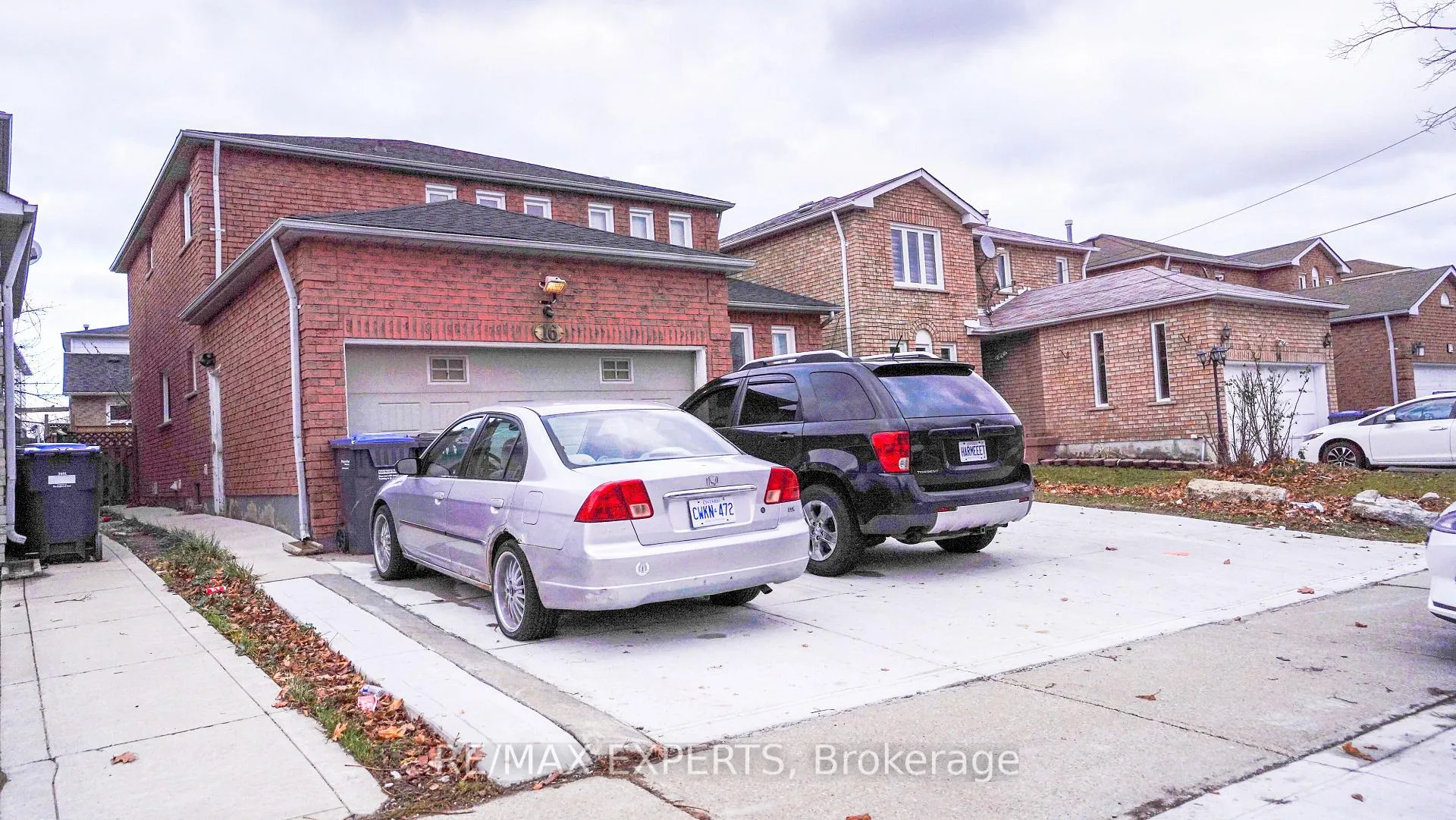 Photo 2 of 16 Duggan Drive, Brampton, Fletcher's West — HOMEH