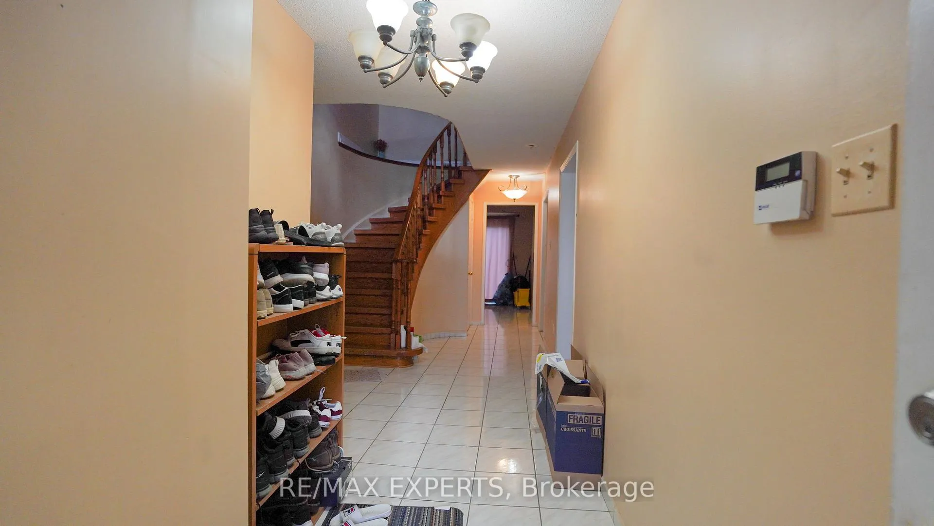 Photo 3 of 16 Duggan Drive, Brampton, Fletcher's West — HOMEH