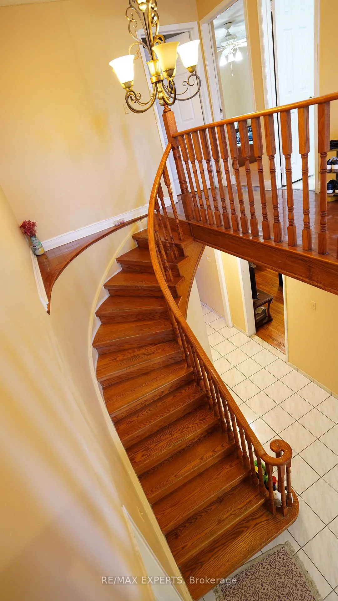 Photo 10 of 16 Duggan Drive, Brampton, Fletcher's West — HOMEH