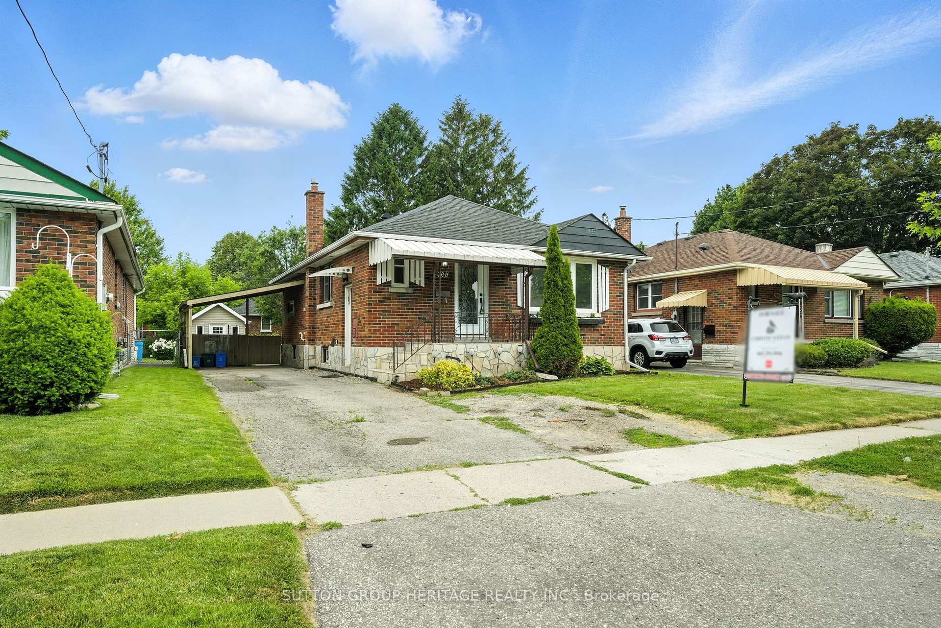 Front of 300 Cadillac Avenue S