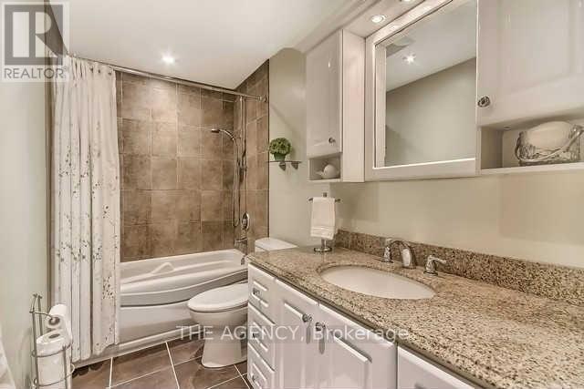 Photo 14 of 324 John Bowser Crescent, Newmarket, Glenway Estates — HOMEH