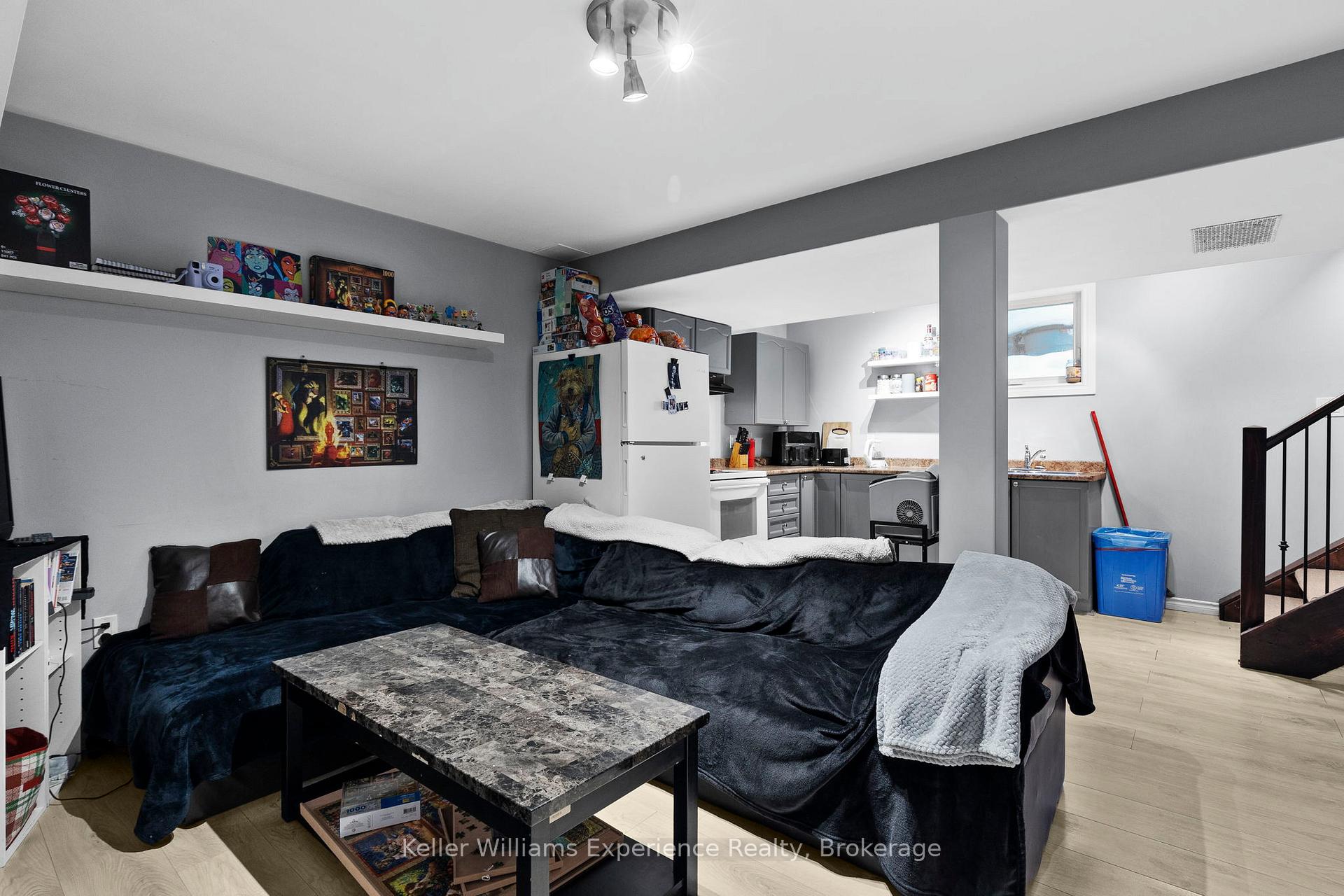Photo 11 of 379 Regent Street, Orillia — HOMEH