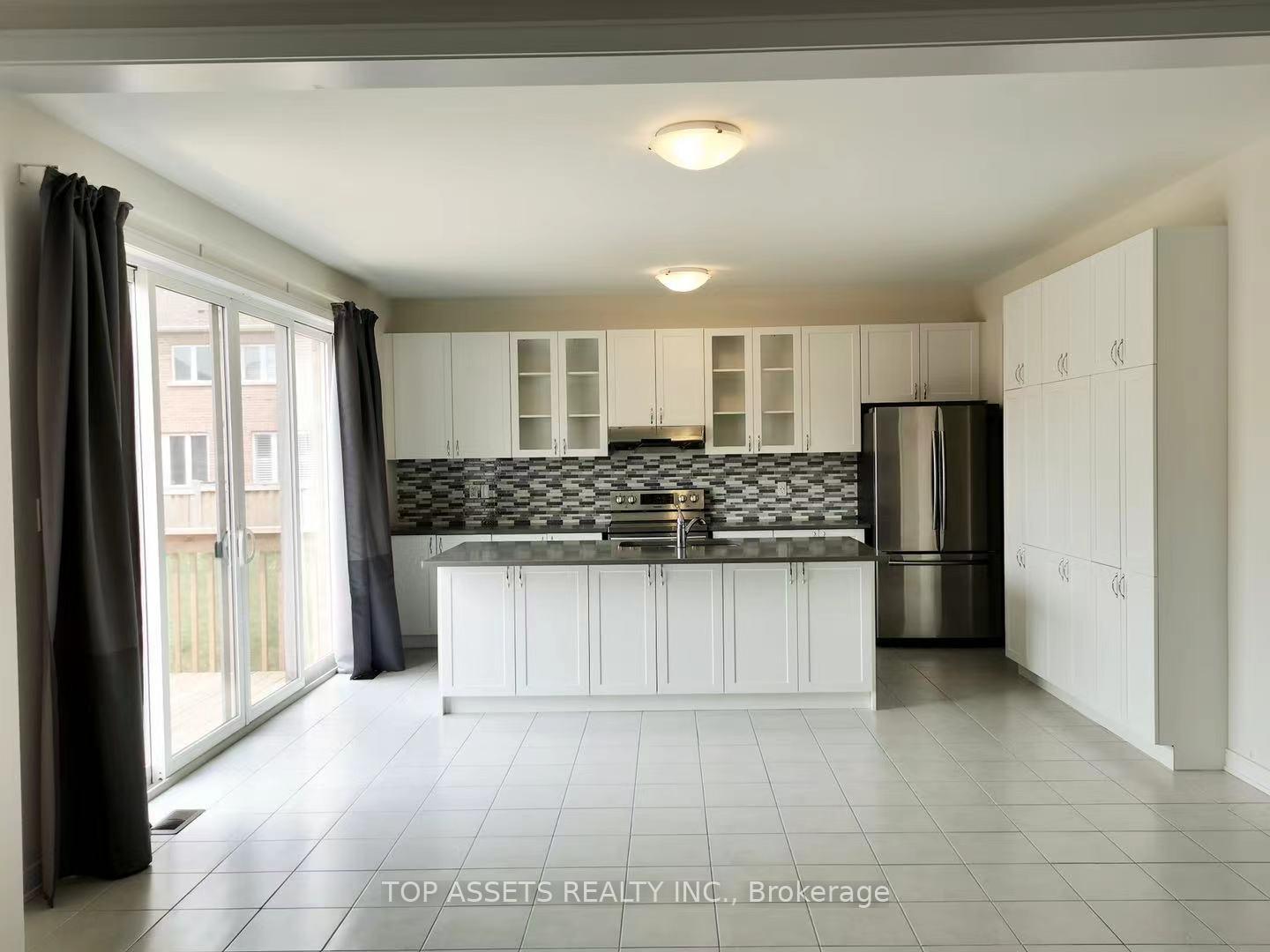 Photo 2 of 76 Mitchell Place, Newmarket, Glenway Estates — HOMEH