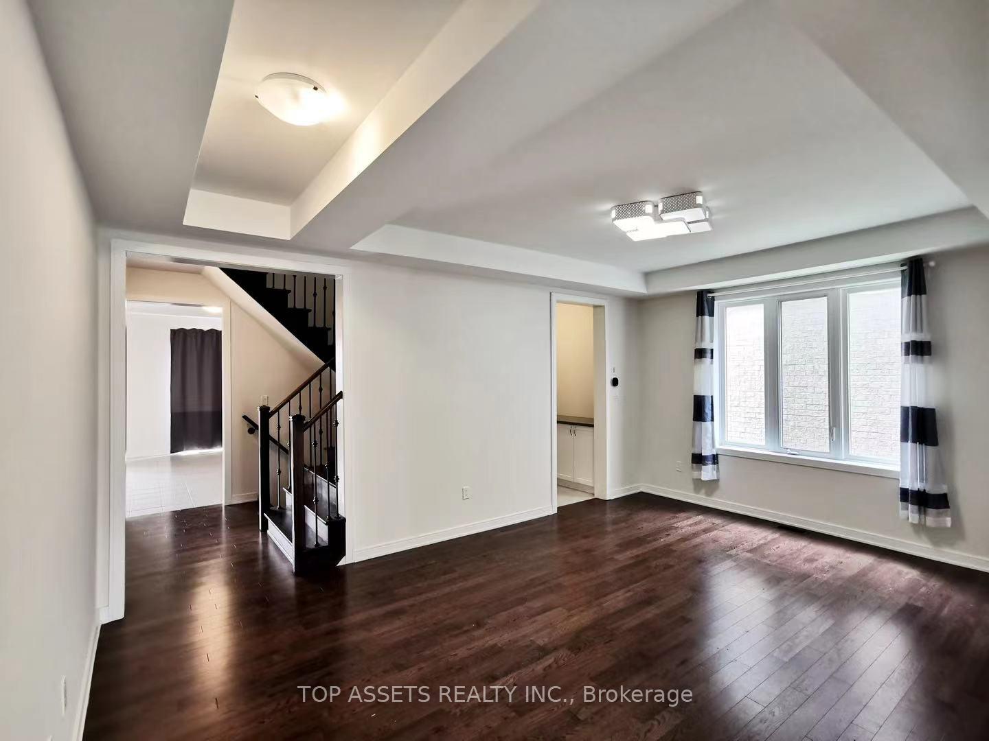 Photo 4 of 76 Mitchell Place, Newmarket, Glenway Estates — HOMEH
