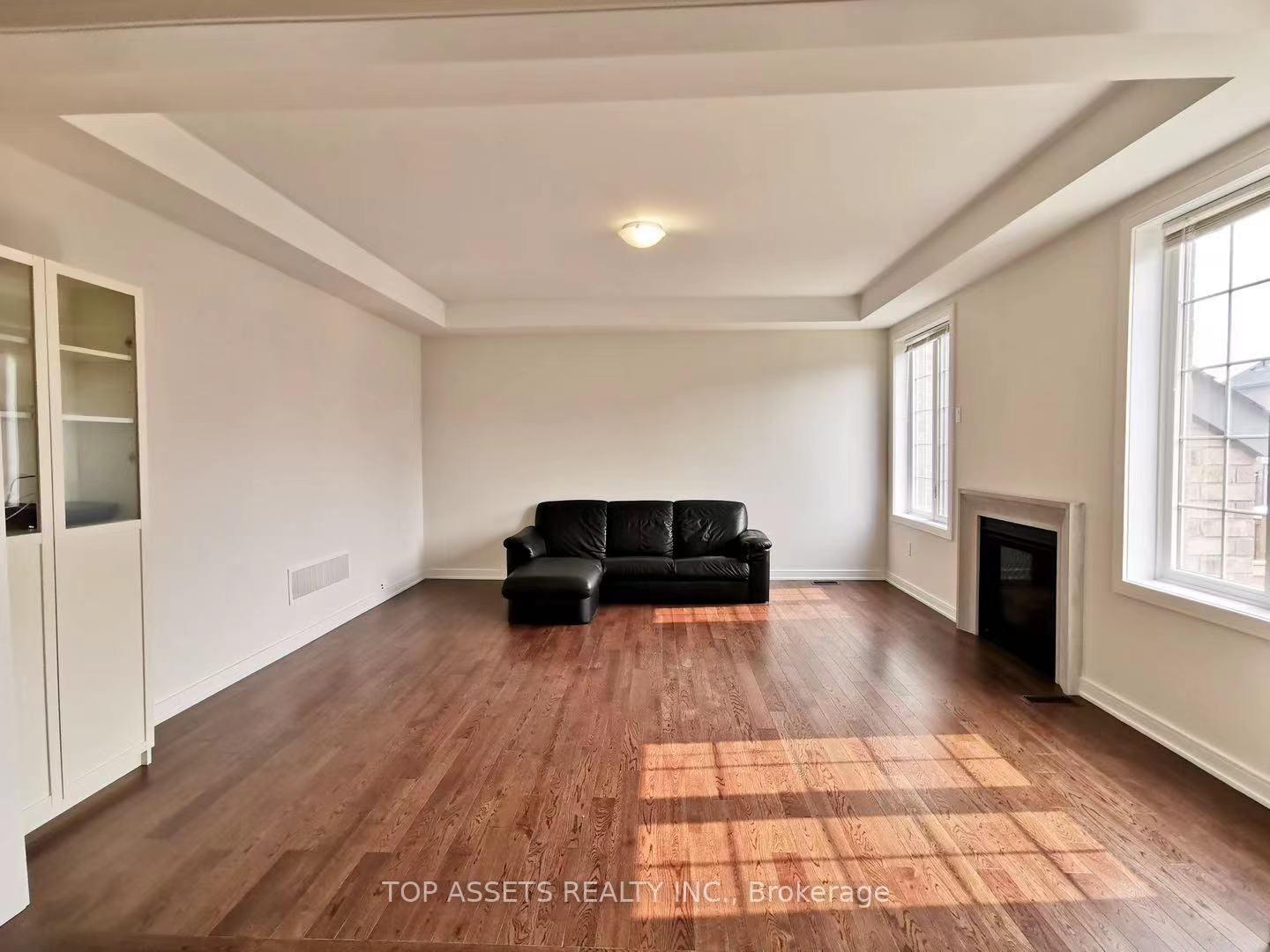Photo 6 of 76 Mitchell Place, Newmarket, Glenway Estates — HOMEH
