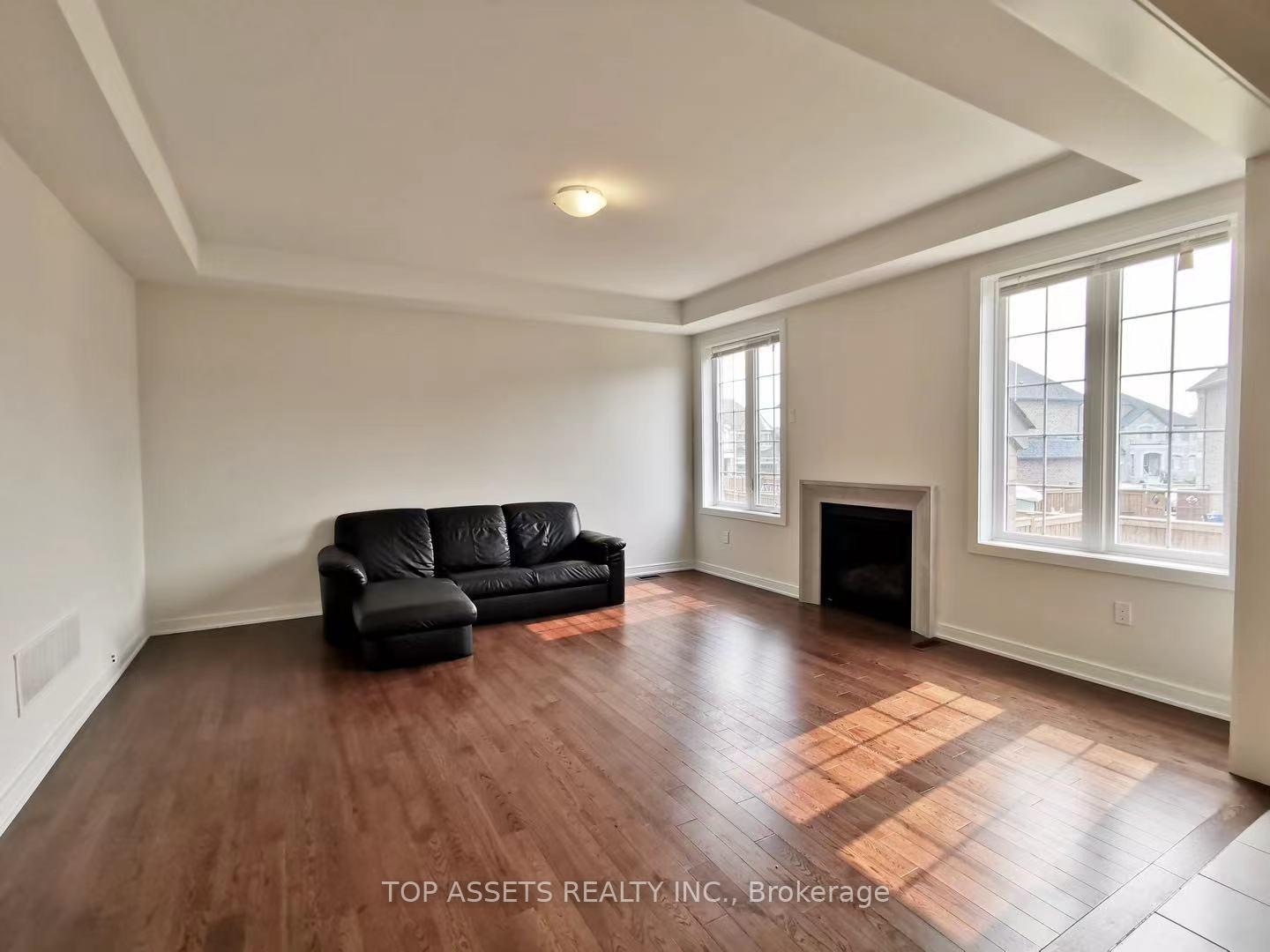 Photo 7 of 76 Mitchell Place, Newmarket, Glenway Estates — HOMEH