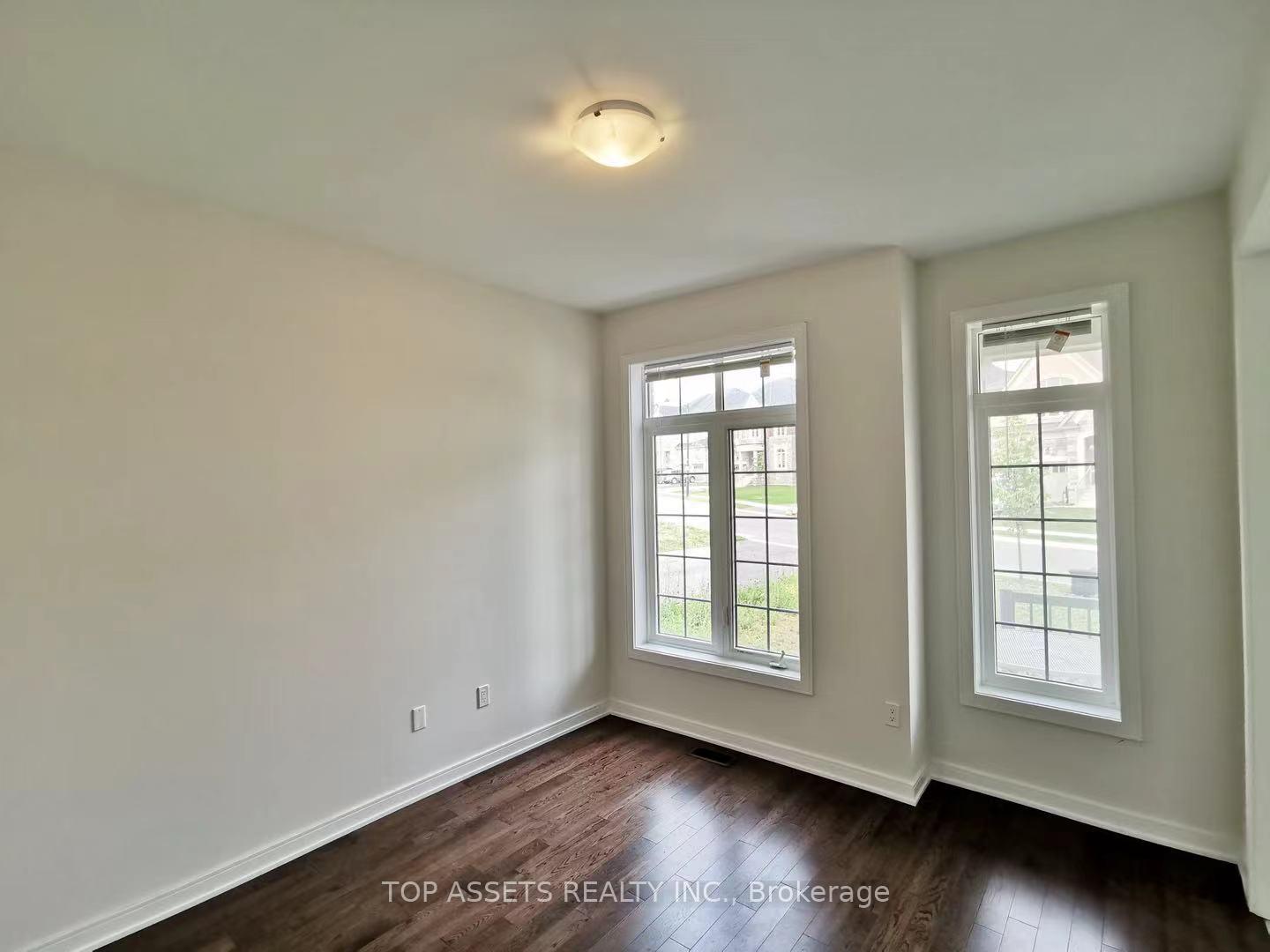 Photo 9 of 76 Mitchell Place, Newmarket, Glenway Estates — HOMEH