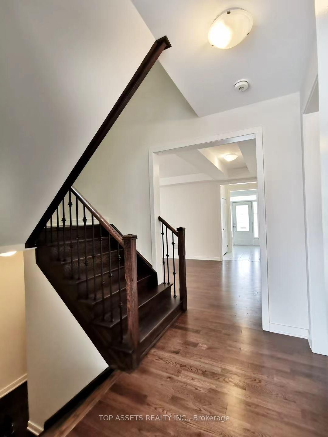 Photo 10 of 76 Mitchell Place, Newmarket, Glenway Estates — HOMEH