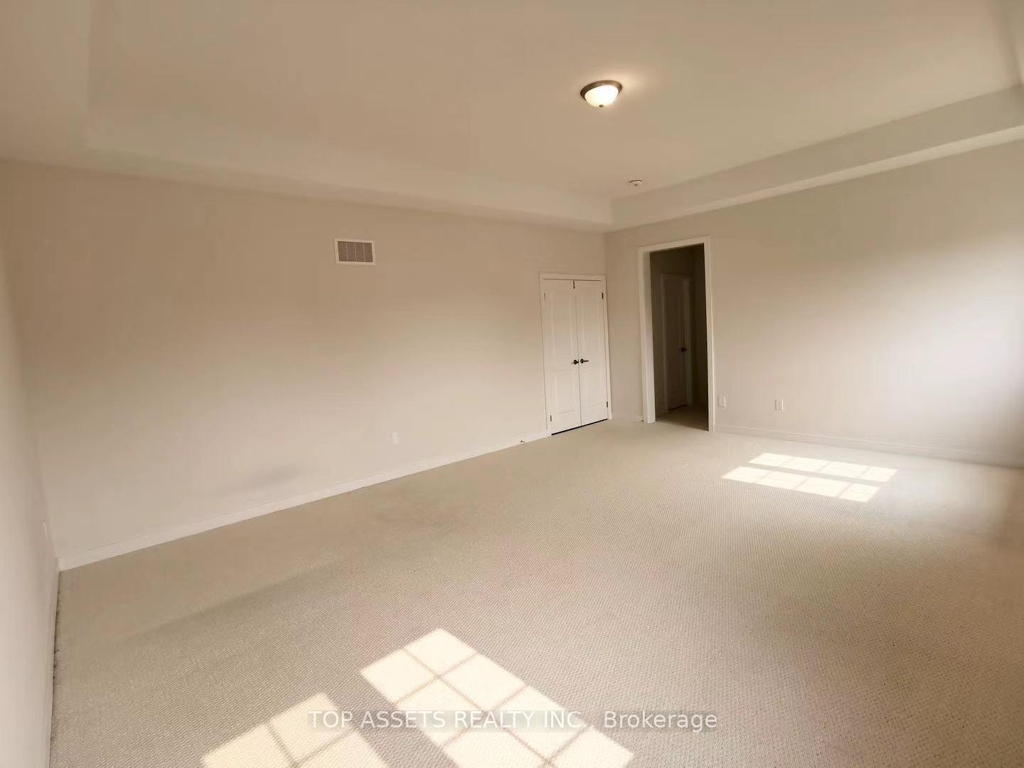 Photo 14 of 76 Mitchell Place, Newmarket, Glenway Estates — HOMEH