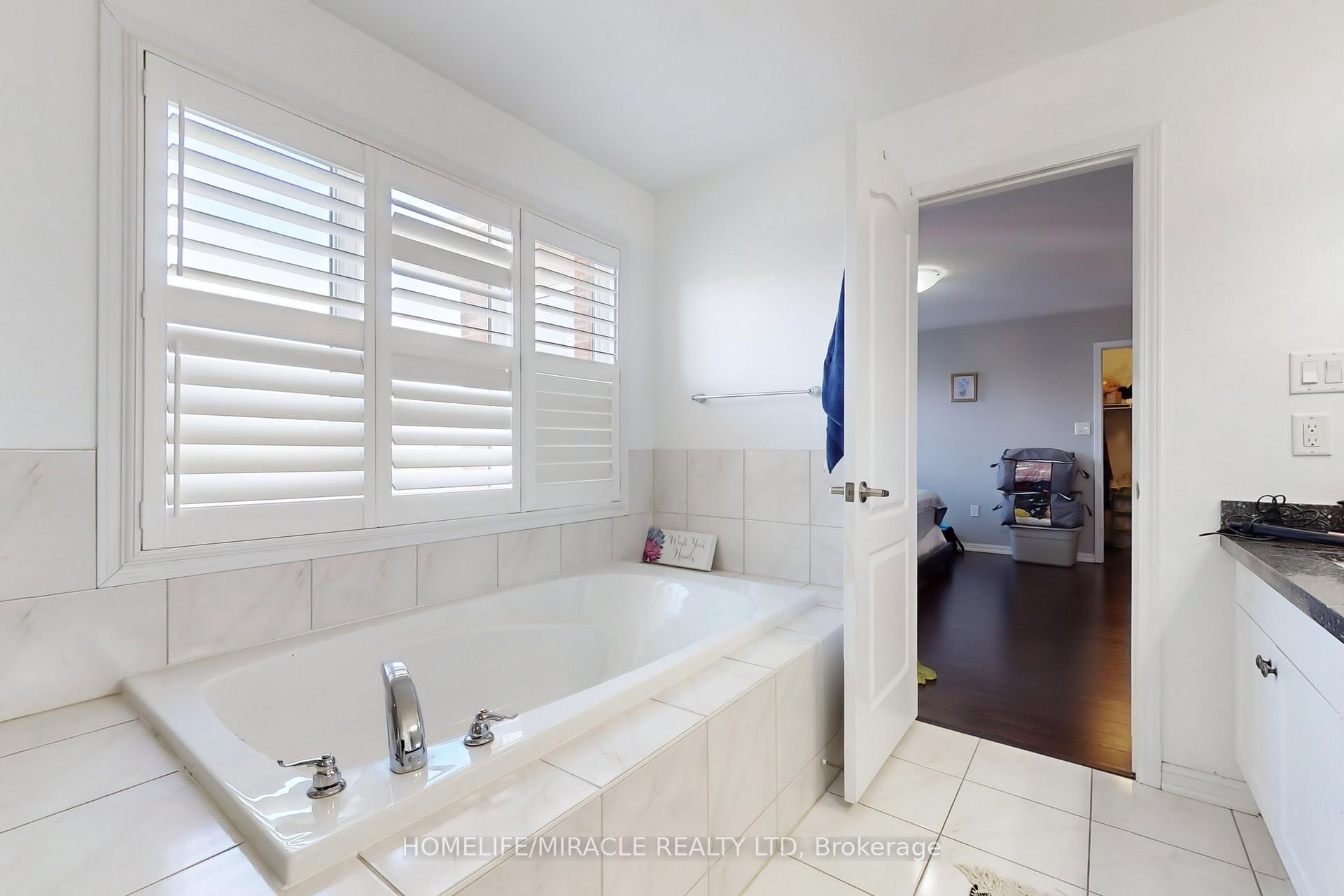 Photo 18 of 338 Kincardine Terrace, Milton, Scott — HOMEH