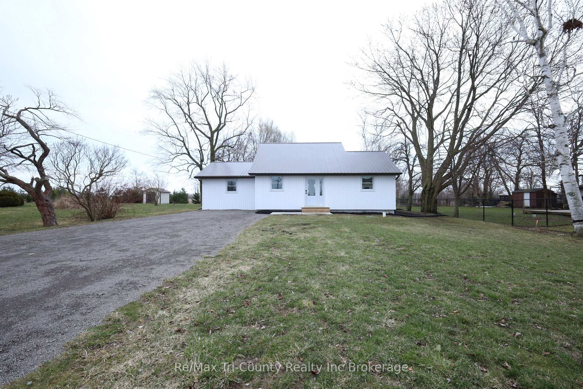 Photo 2 of 2822 Lakeshore Road, Norfolk, Rural S. Walsingham — HOMEH