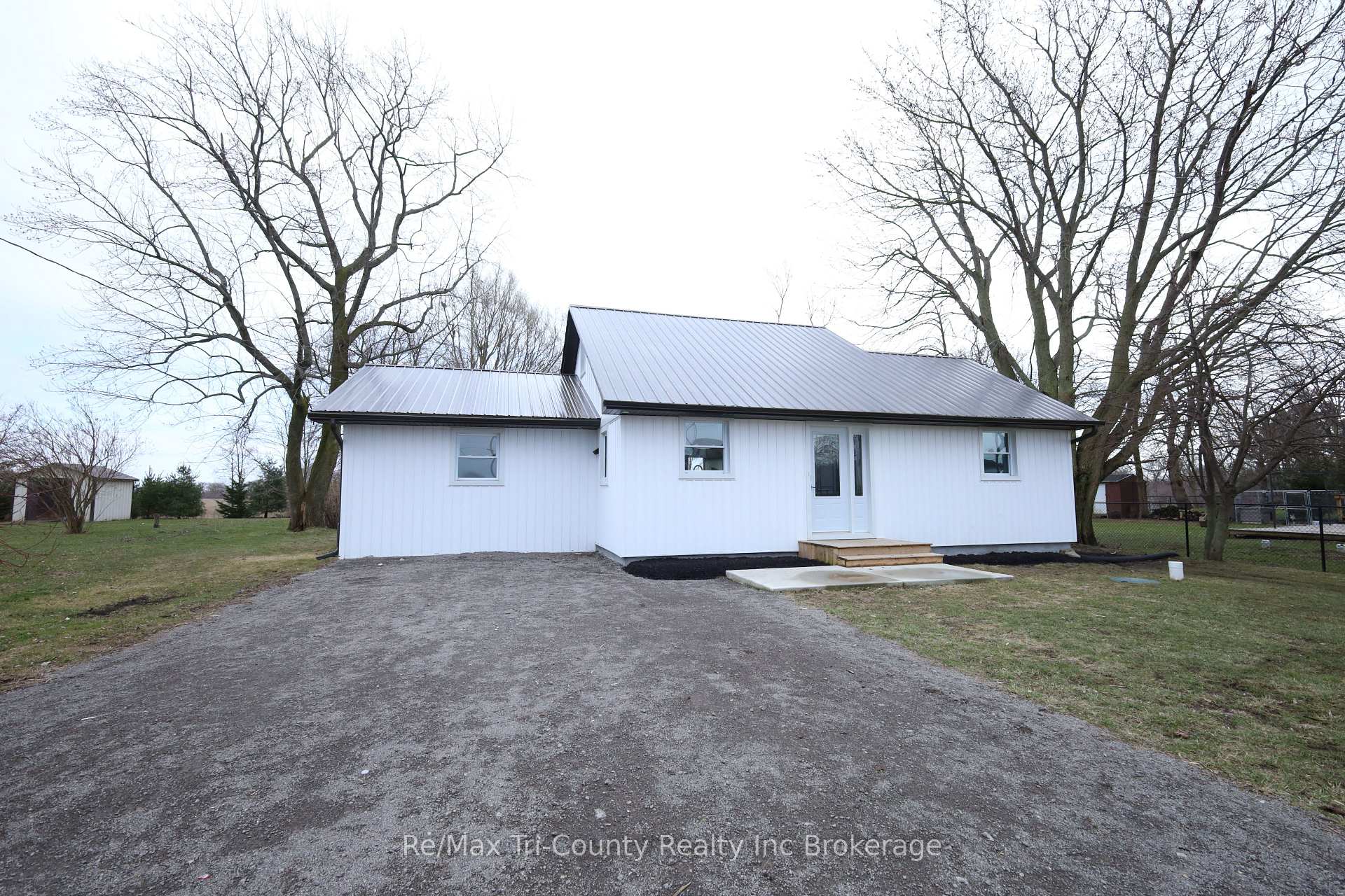 Photo 3 of 2822 Lakeshore Road, Norfolk, Rural S. Walsingham — HOMEH