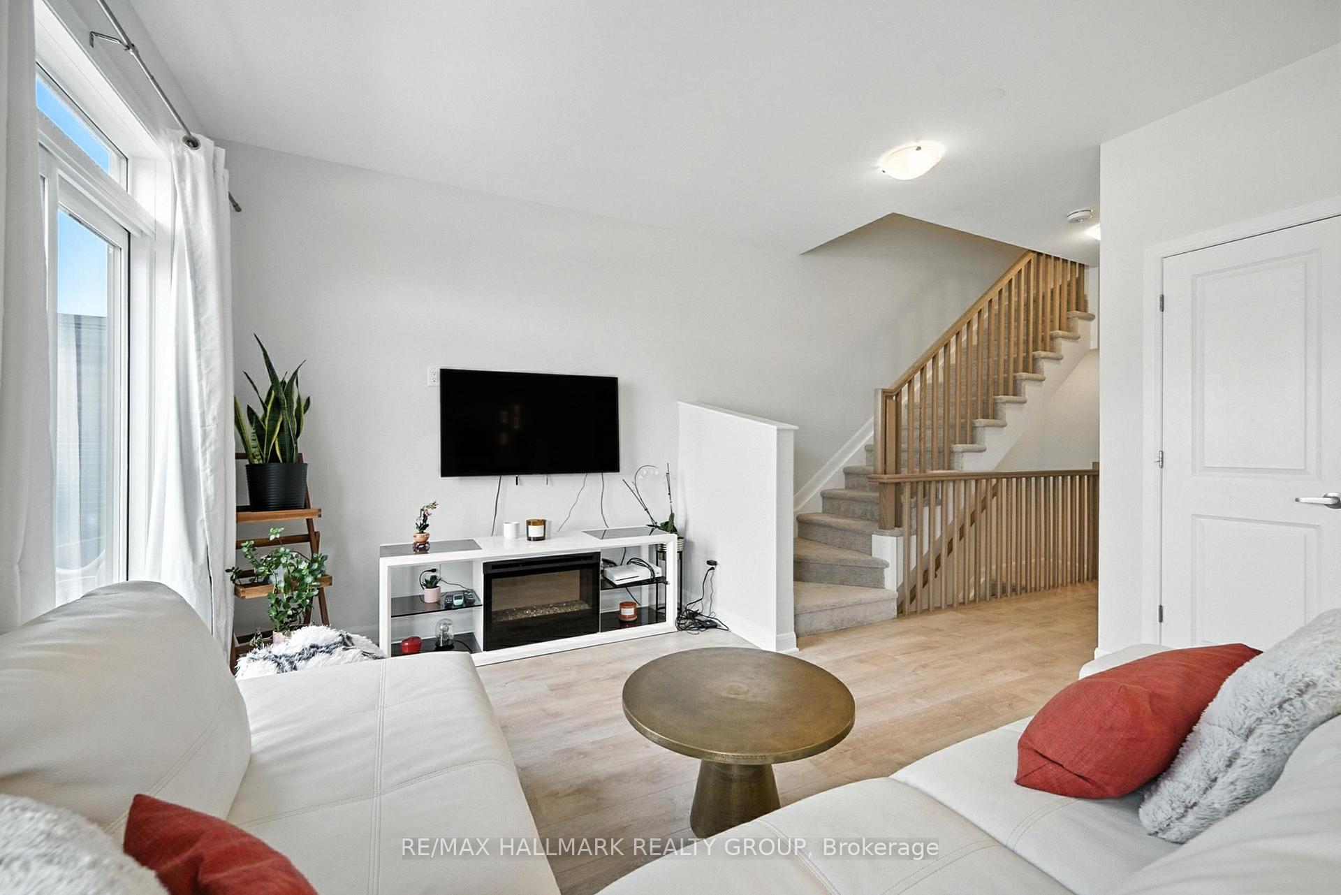 Photo 9 of 702 Confluence Walk, Ottawa, Avalon West — HOMEH