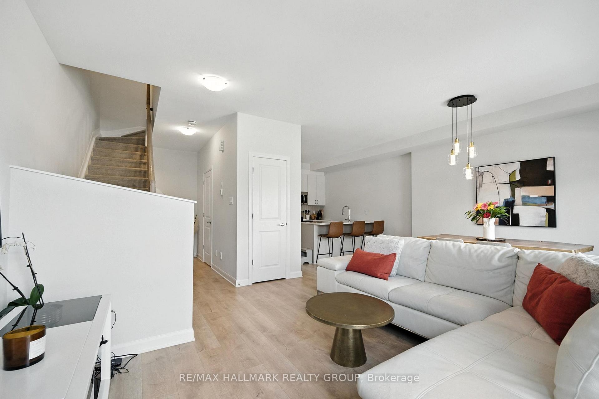 Photo 10 of 702 Confluence Walk, Ottawa, Avalon West — HOMEH